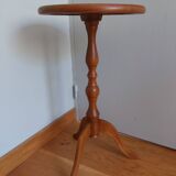 Tripod pedestal table