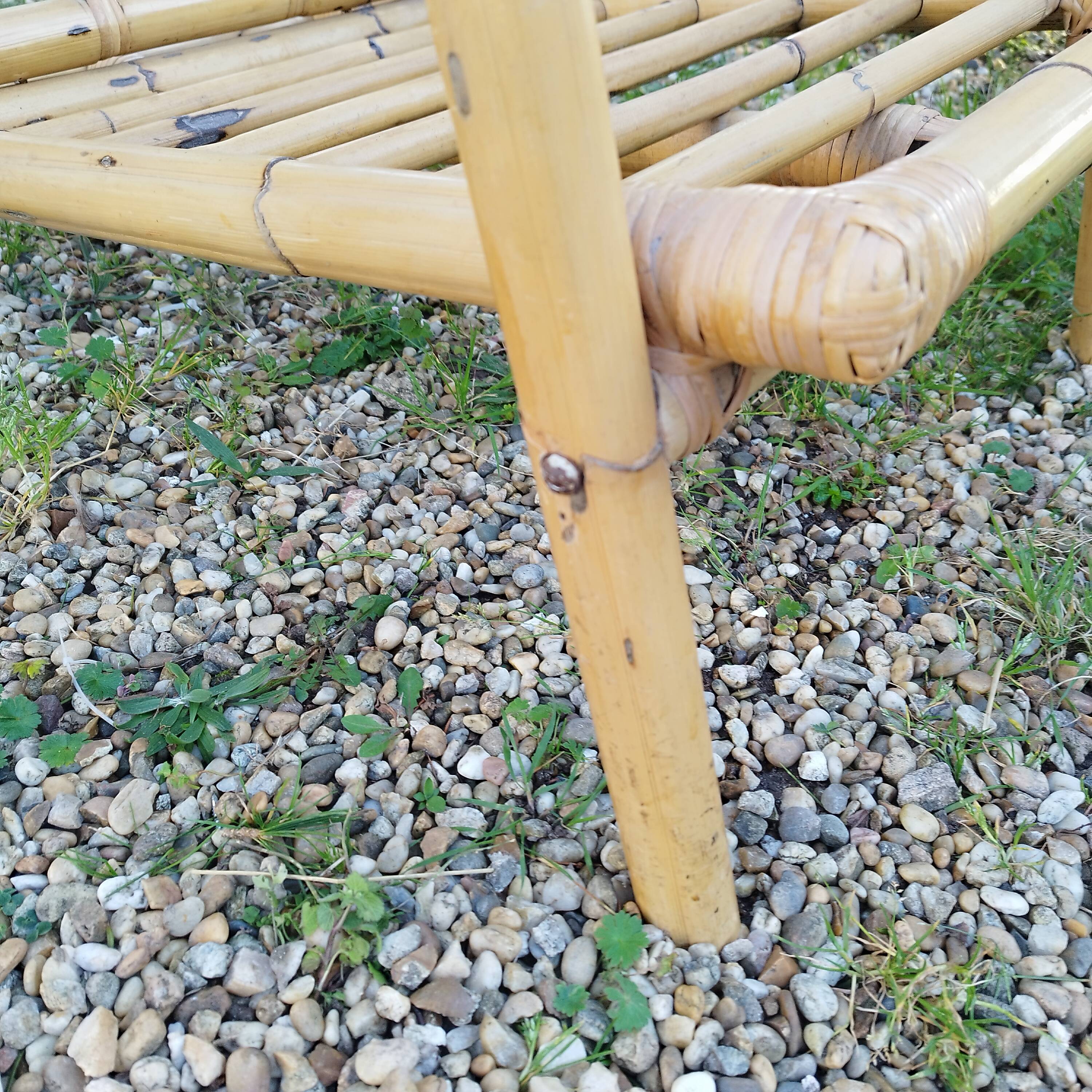 4 fauteuils en bambou et table basse vintage