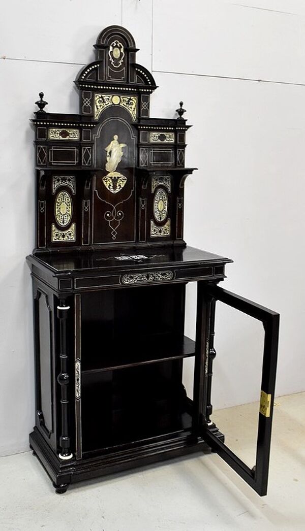 Vitrine d’apparat en poirier noirci, époque Napoléon III – 1850
