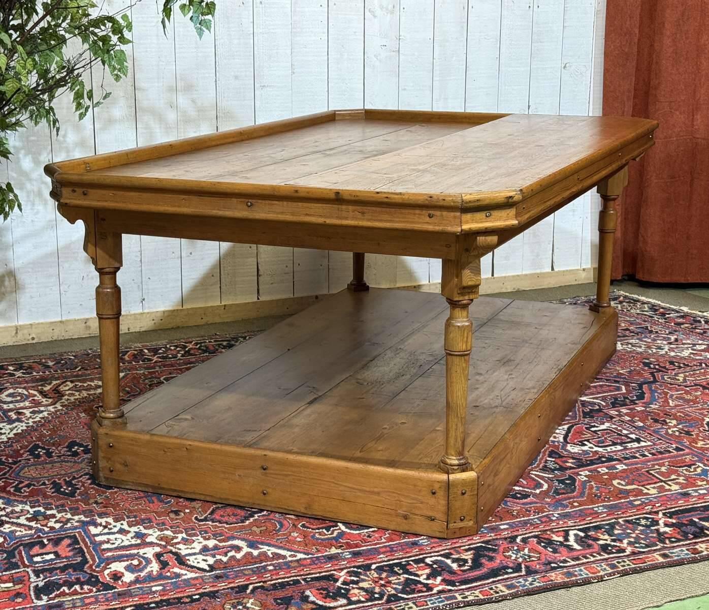 19th-century work table in English pine.