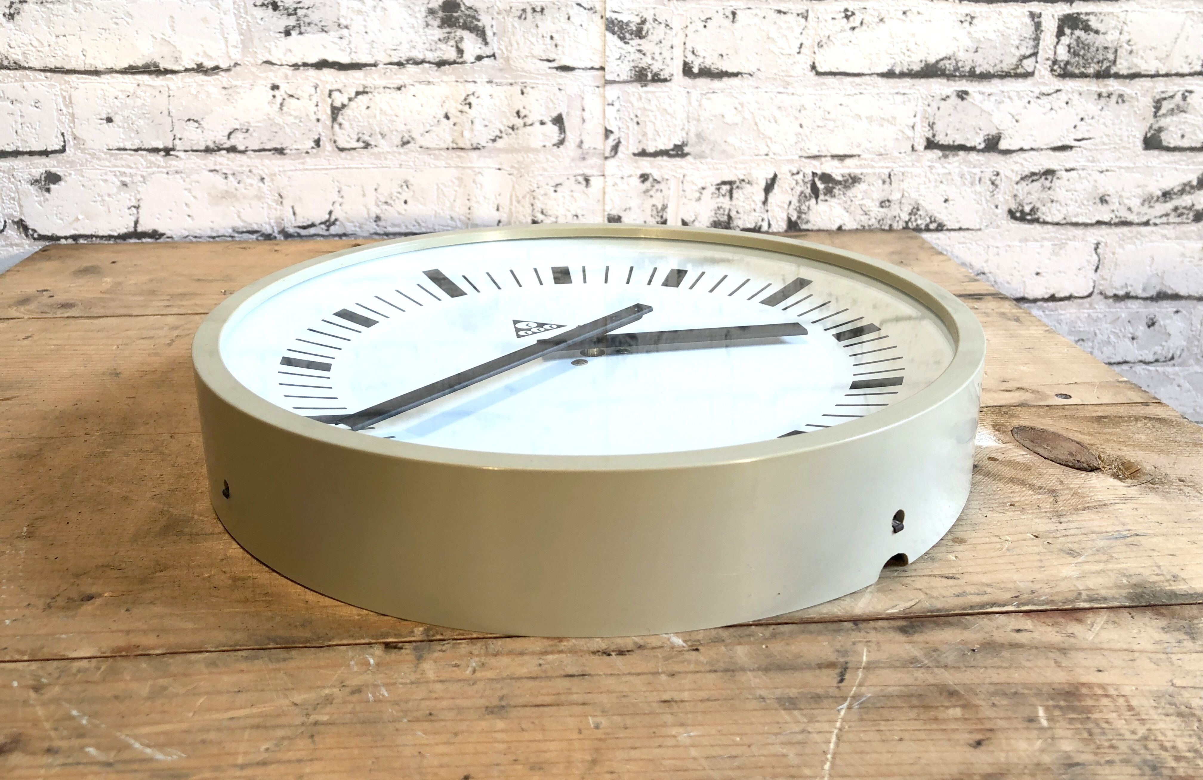 Beige industrial bakelite wall clock from Pragotron, 1970s