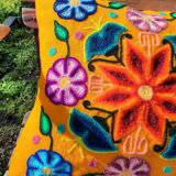 Housse de coussin péruvien jaune