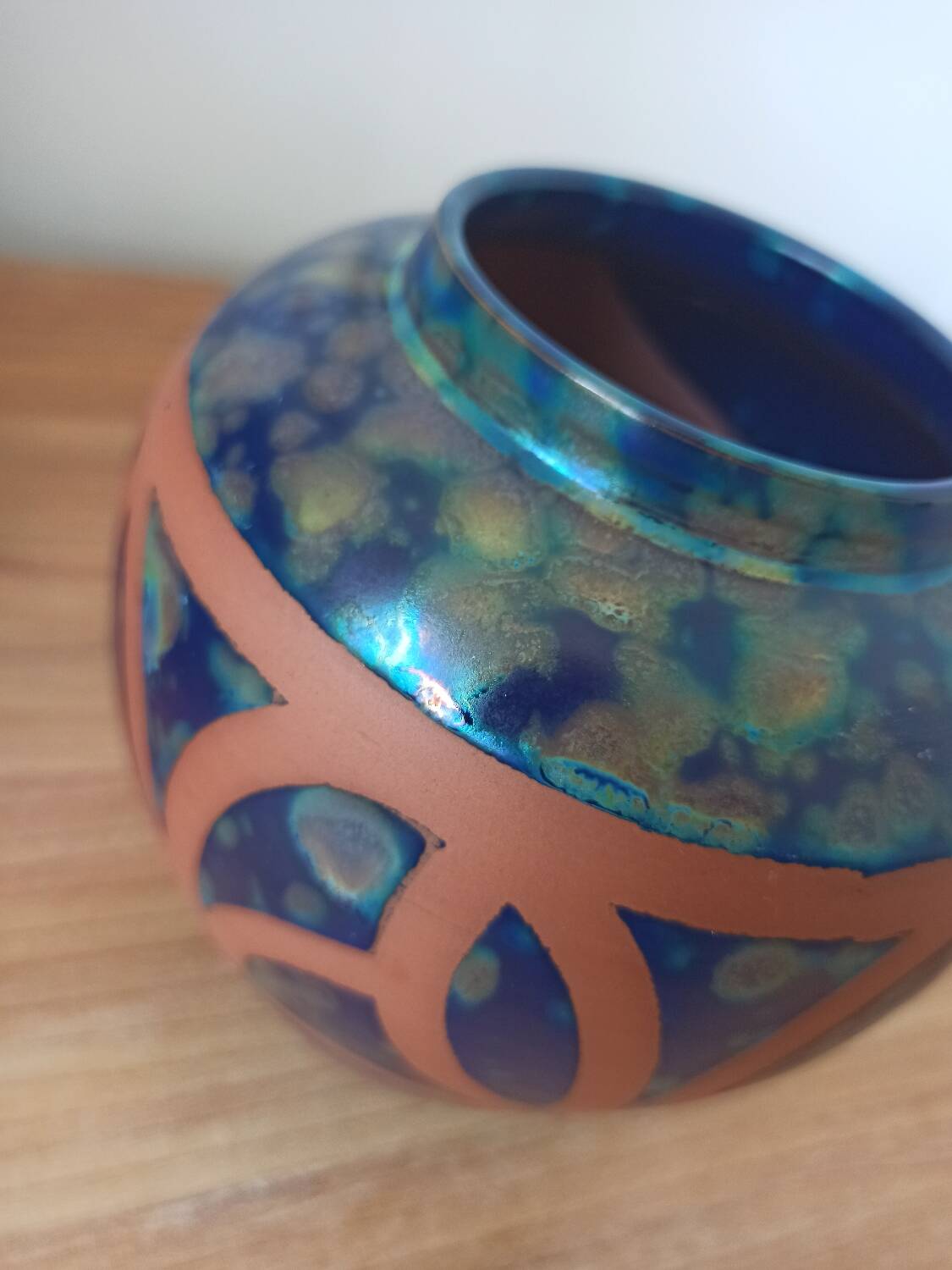 Hand-turned stoneware vase – Iridescent glaze