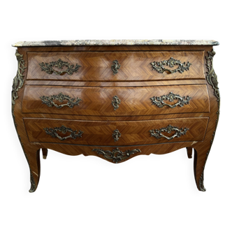 Commode marquetée Bordelaise avec marbre et ornement en bronze