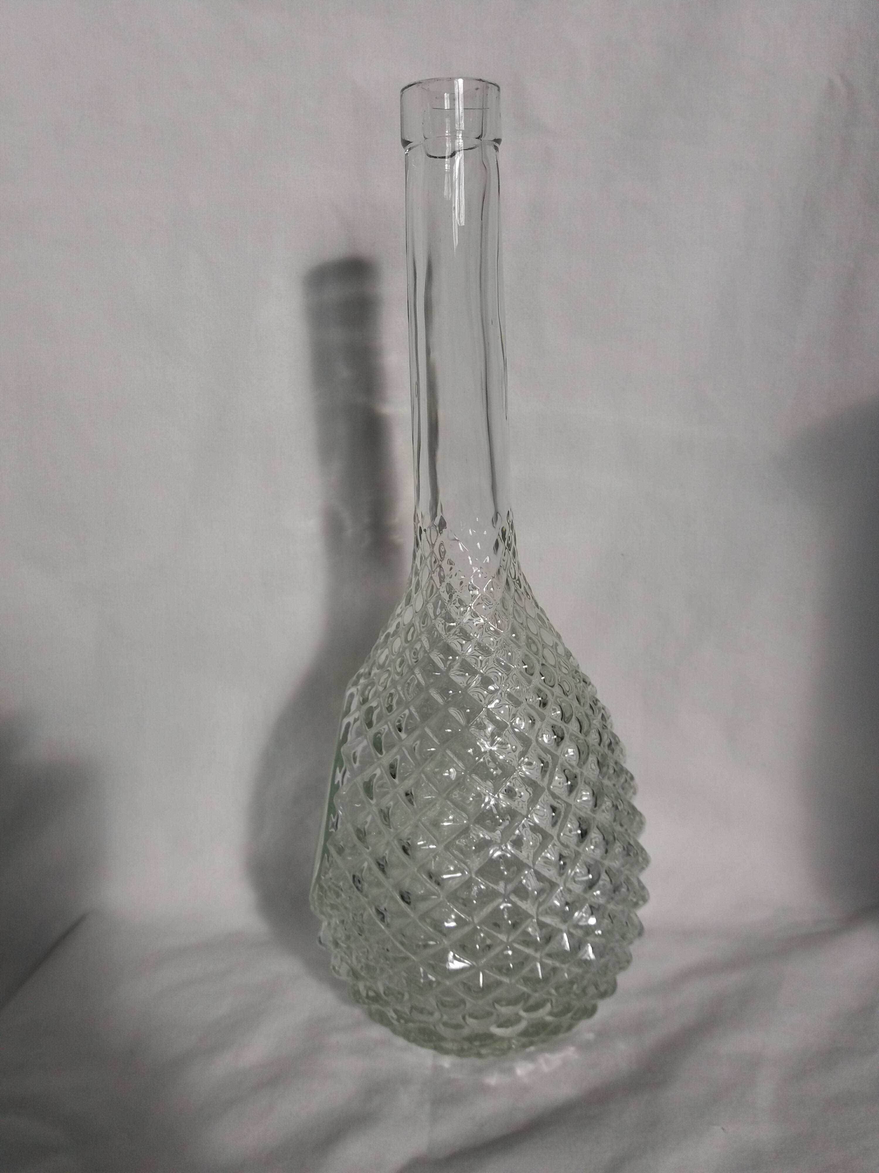 Glass bottle carafe with pineapple diamond tip decoration