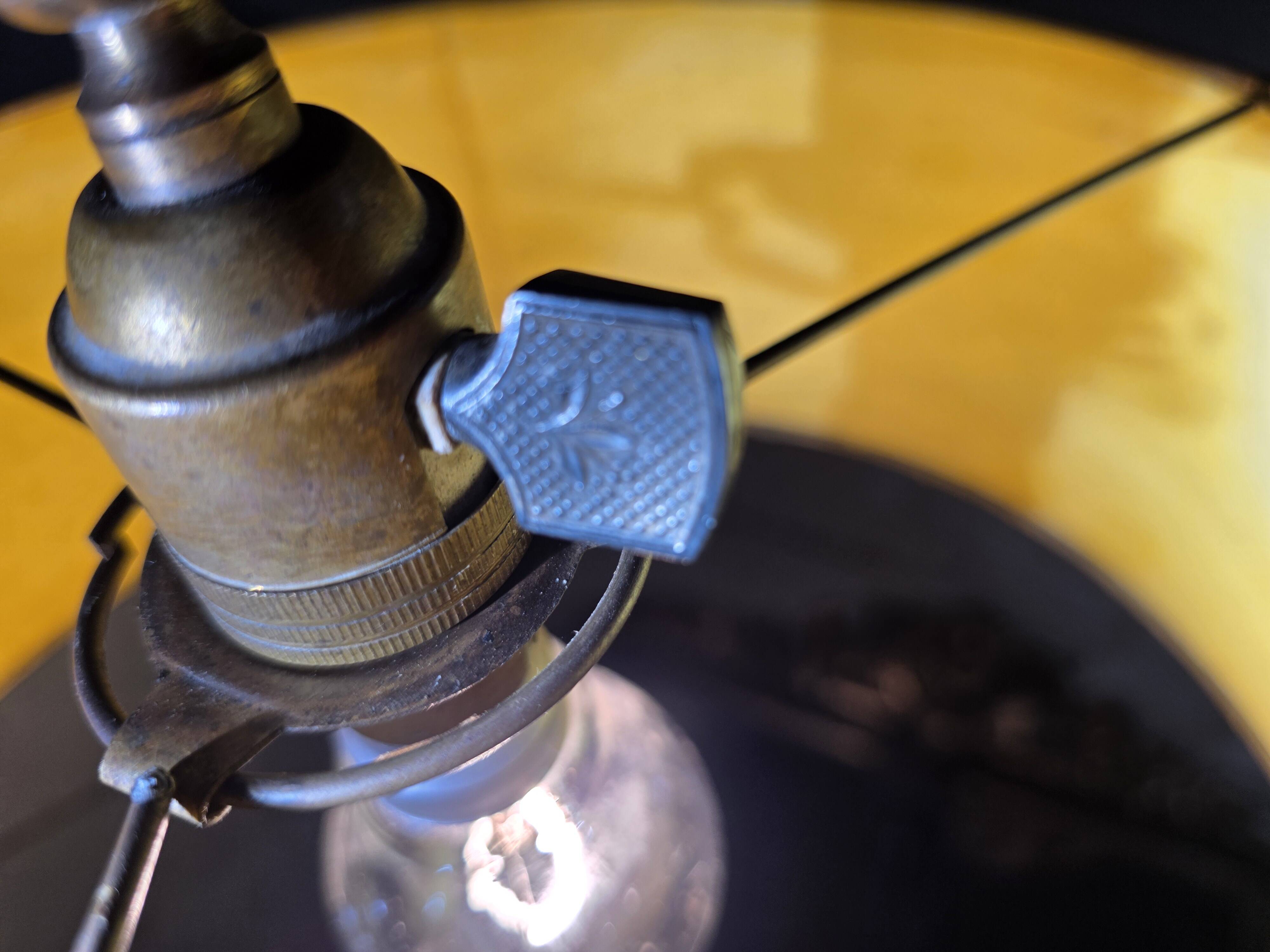 Lampadaire tripode style Matégot années 50