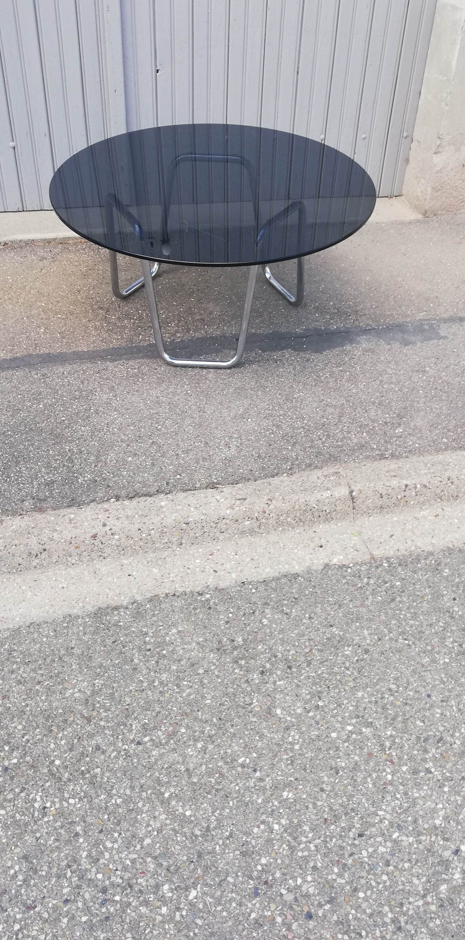 Table basse vintage chrome et verre fumé