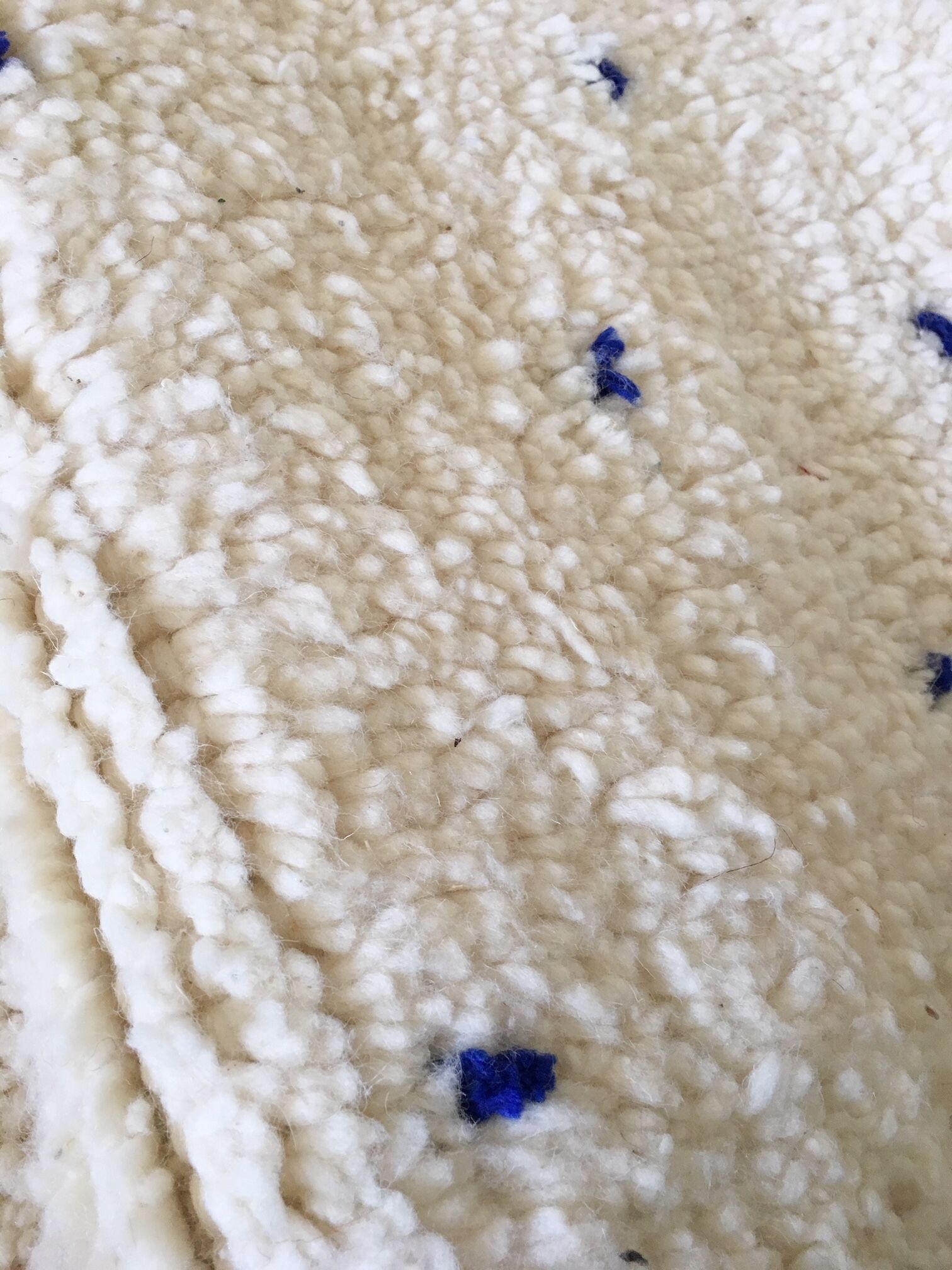 Beni ouarain carpet with blue polka dots 117x157cm