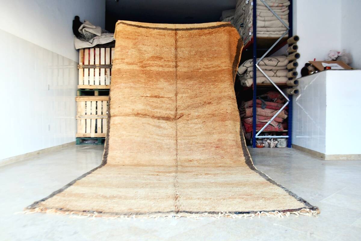 Moroccan Berber rug Boujaad vintage 376 x 185 cm Excellent condition