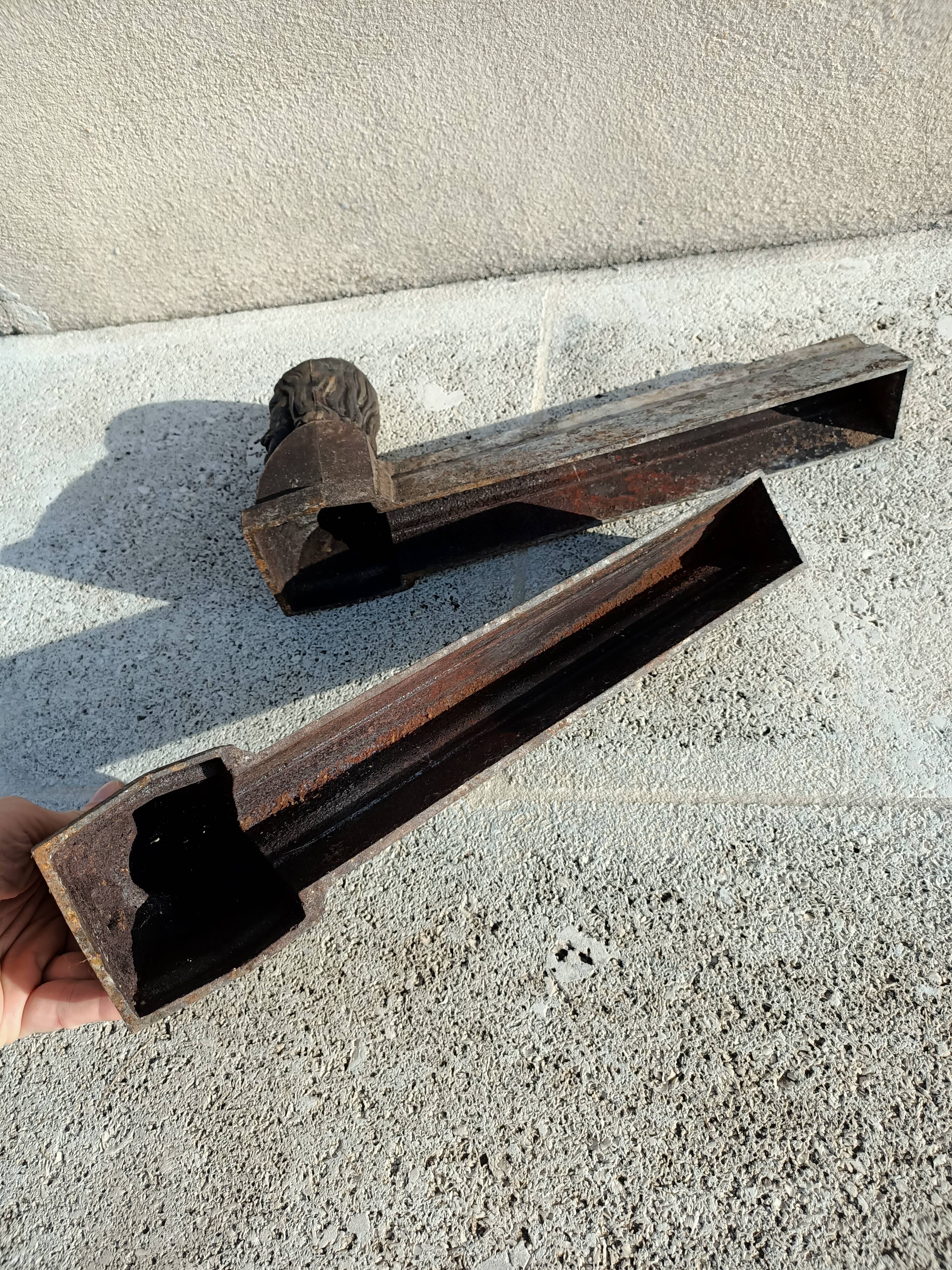 Paire de chenets en fonte