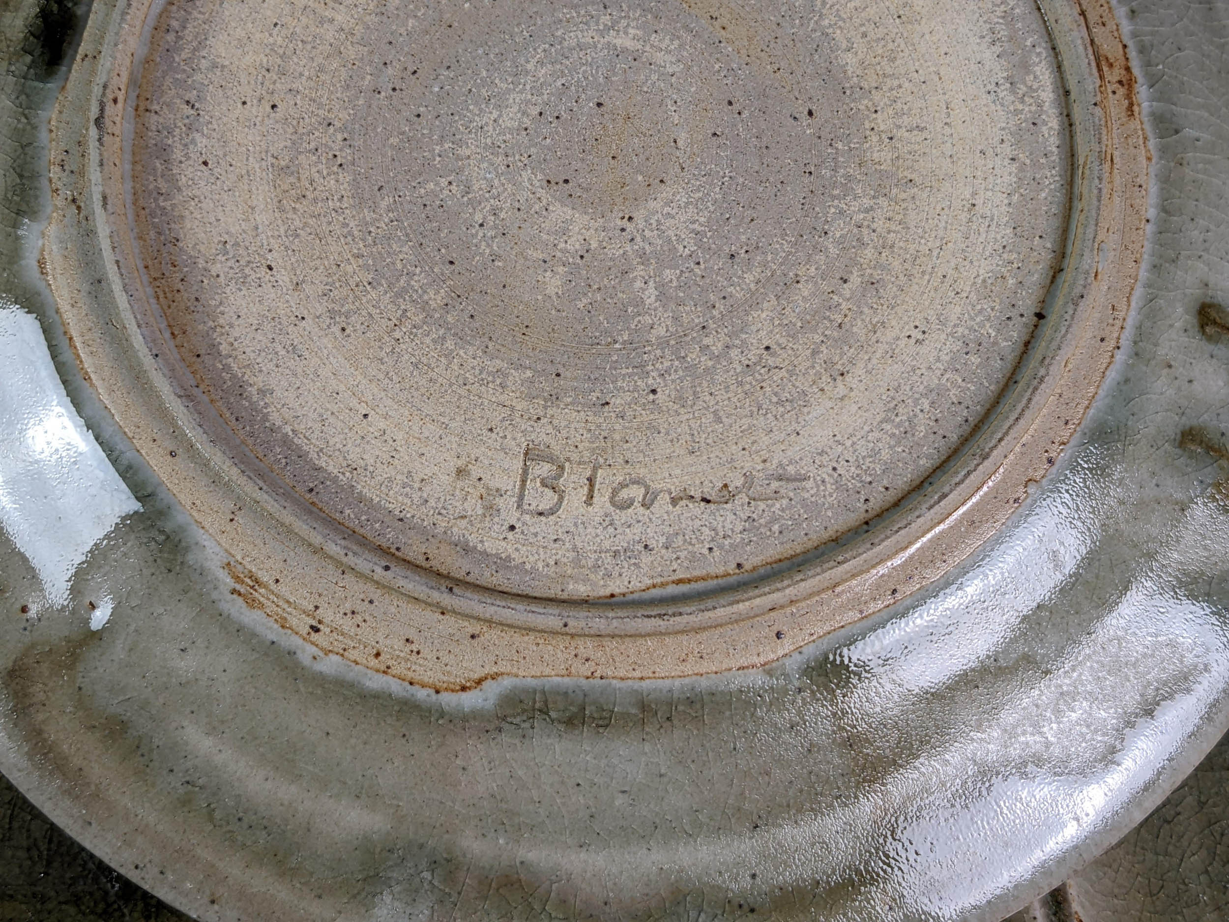 Series of 6 flat plates, blanot stoneware