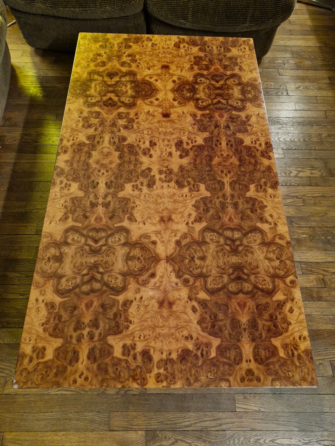 Italian design coffee table in burl wood by Roche Bobois, 1970s.