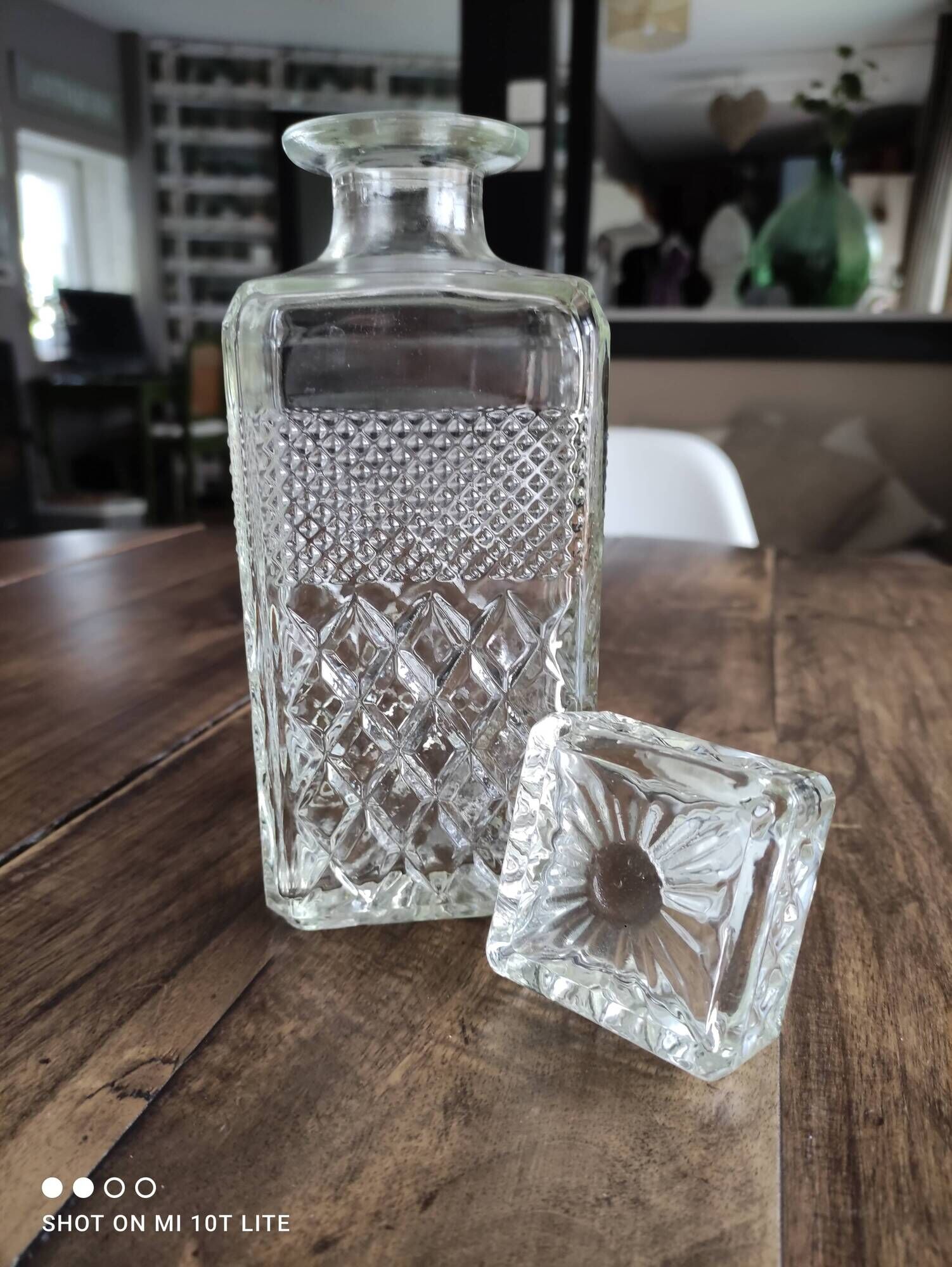 Carafe à whisky carrée en verre facetté et bouchon hermétique