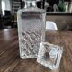 Carafe à whisky carrée en verre facetté et bouchon hermétique