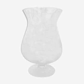 Vase transparent sur pied