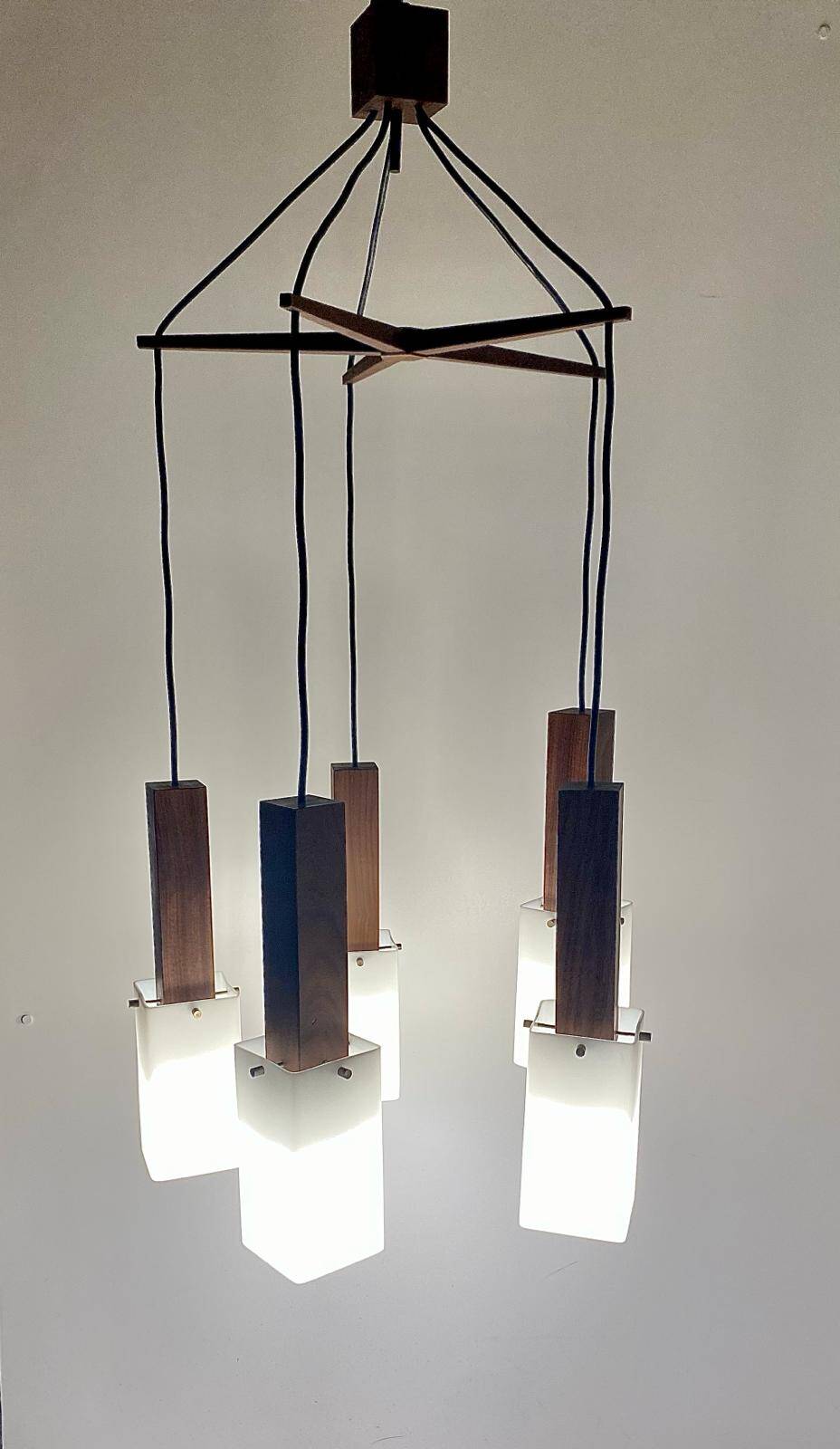 Chandelier vintage suspendu en bois de rose massif, Guzzini, Italie années 1960.