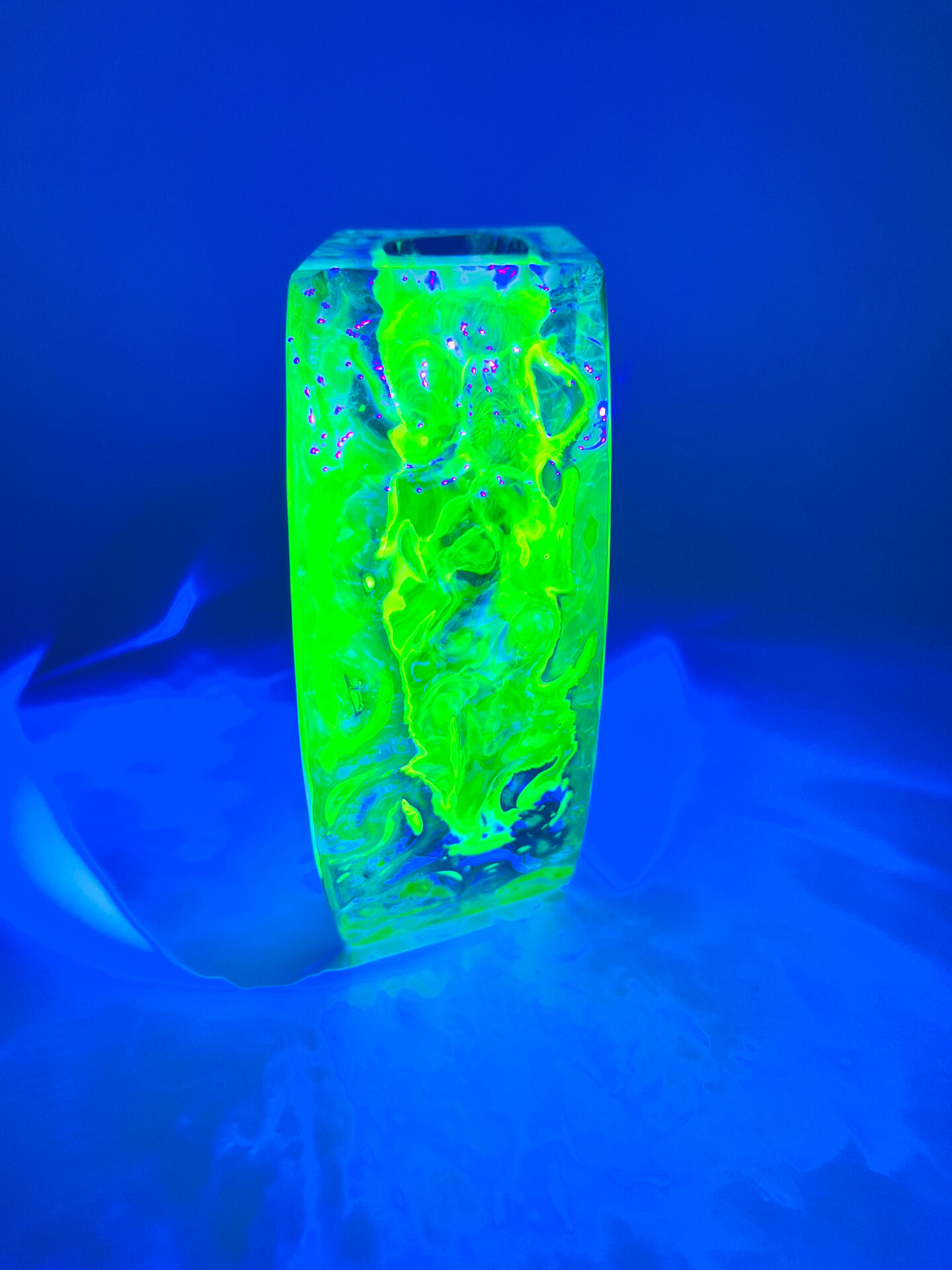 Mandruzzato Murano Sommerso Quadri-layer Outline UV Rare 70s Vase