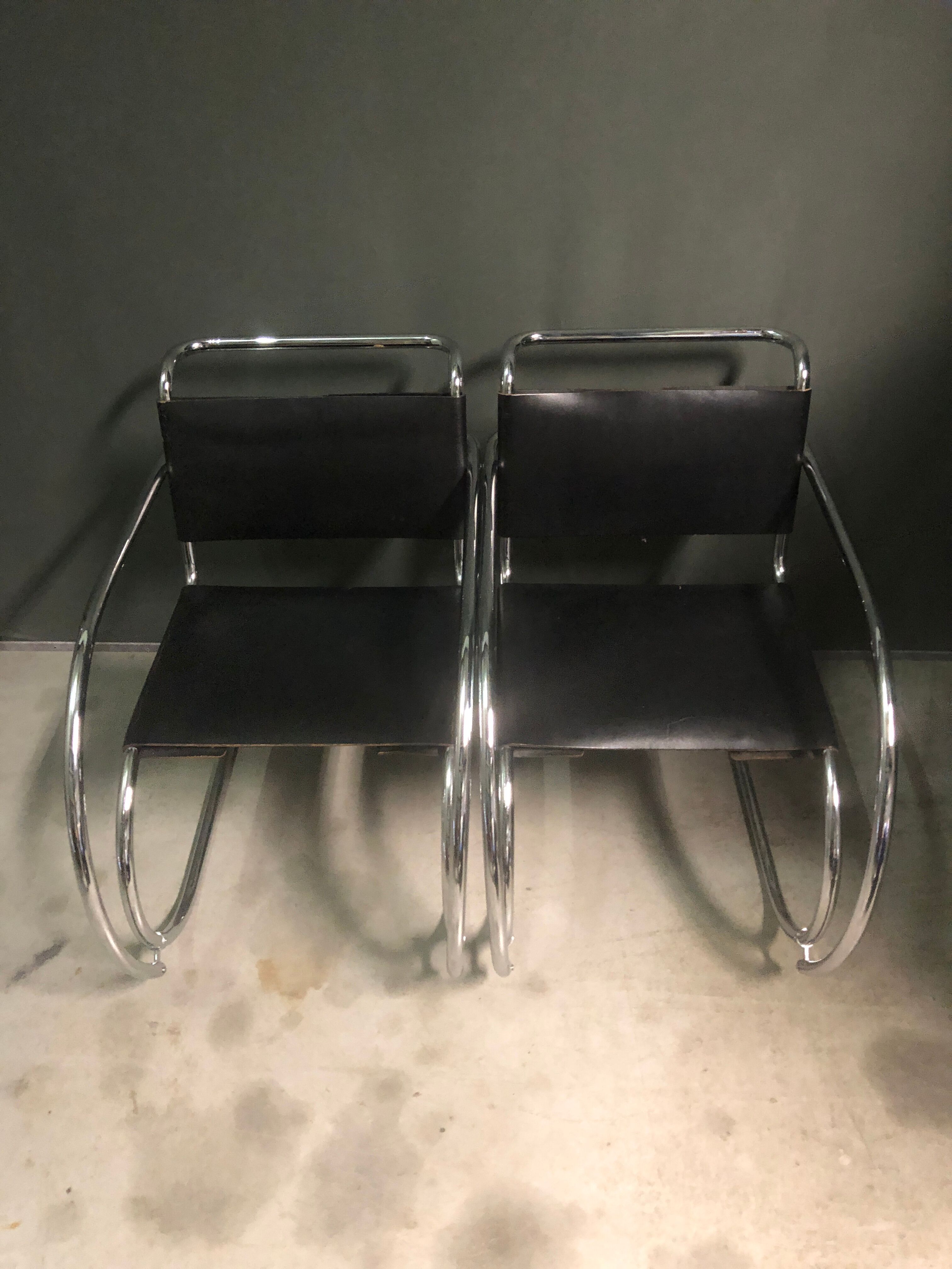 2 chairs by Mies Van Der Rohe MR20
