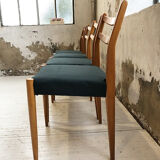 Set 4 green Scandinavian chairs