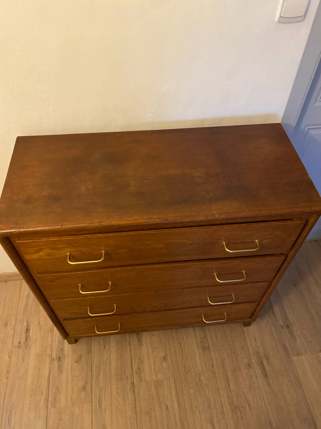 Vintage wooden chest of drawers with 4 drawers