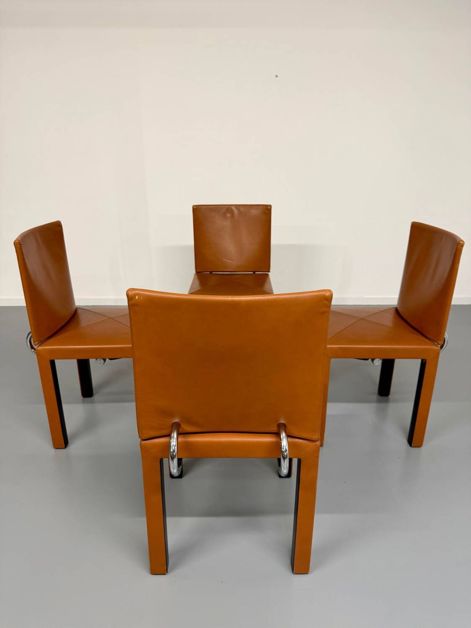 4 camel leather chairs, postmodern design by Paolo Piva for B&B Italia Arcadia.