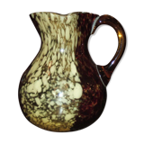 Speckled decanter with three spouts