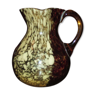 Speckled decanter with three spouts