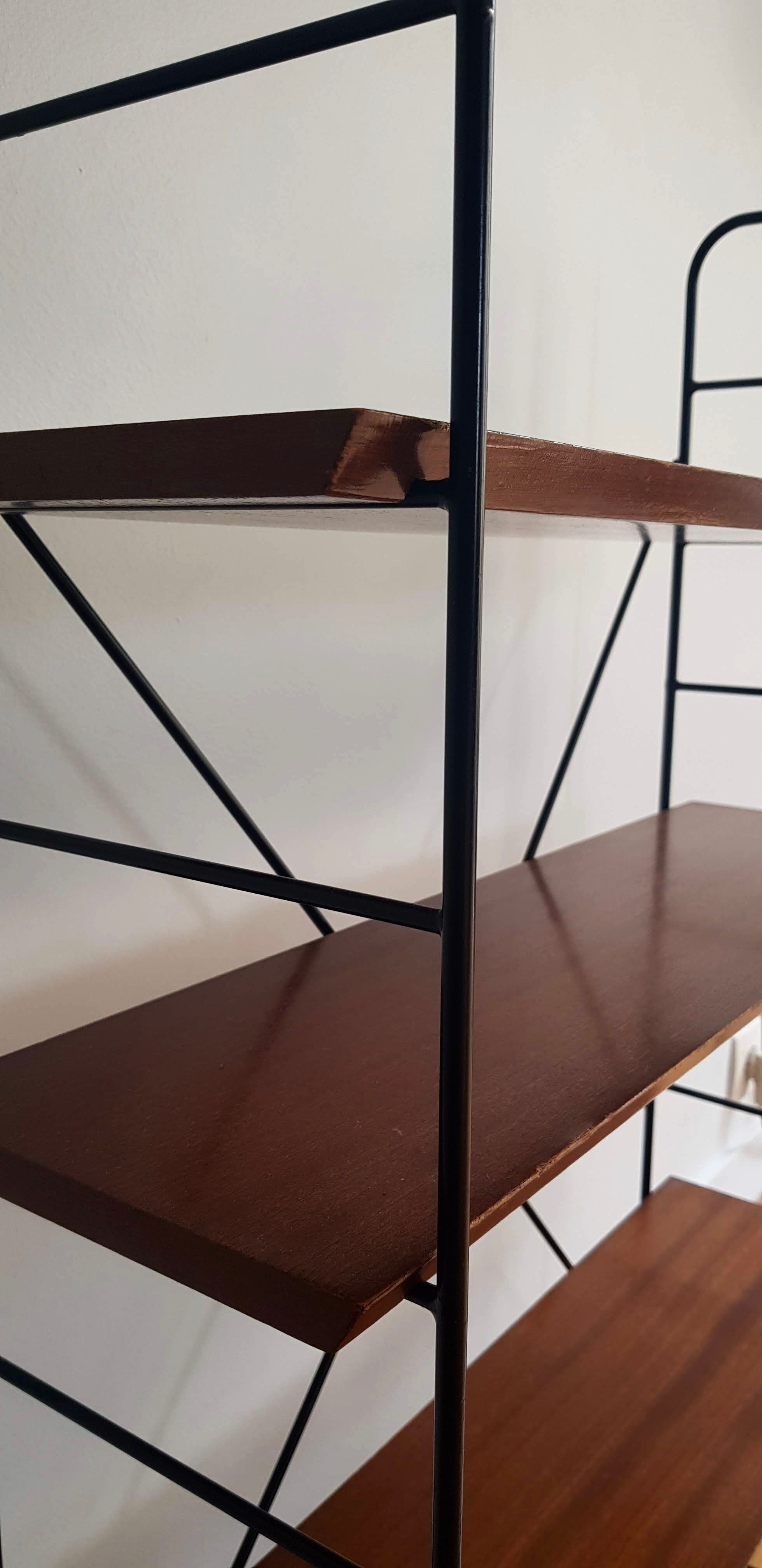 Etagère modulable sur pieds string métal et bois