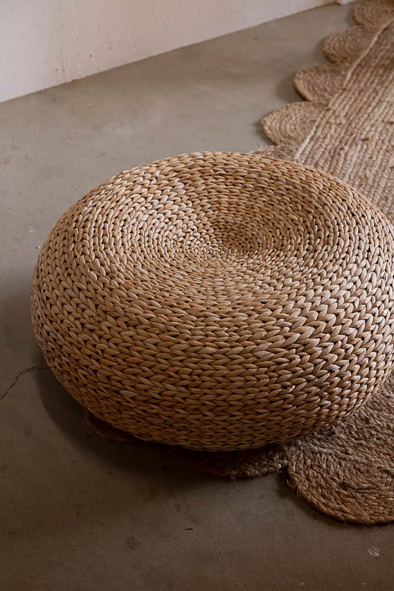 Wicker pouffe "Basile"