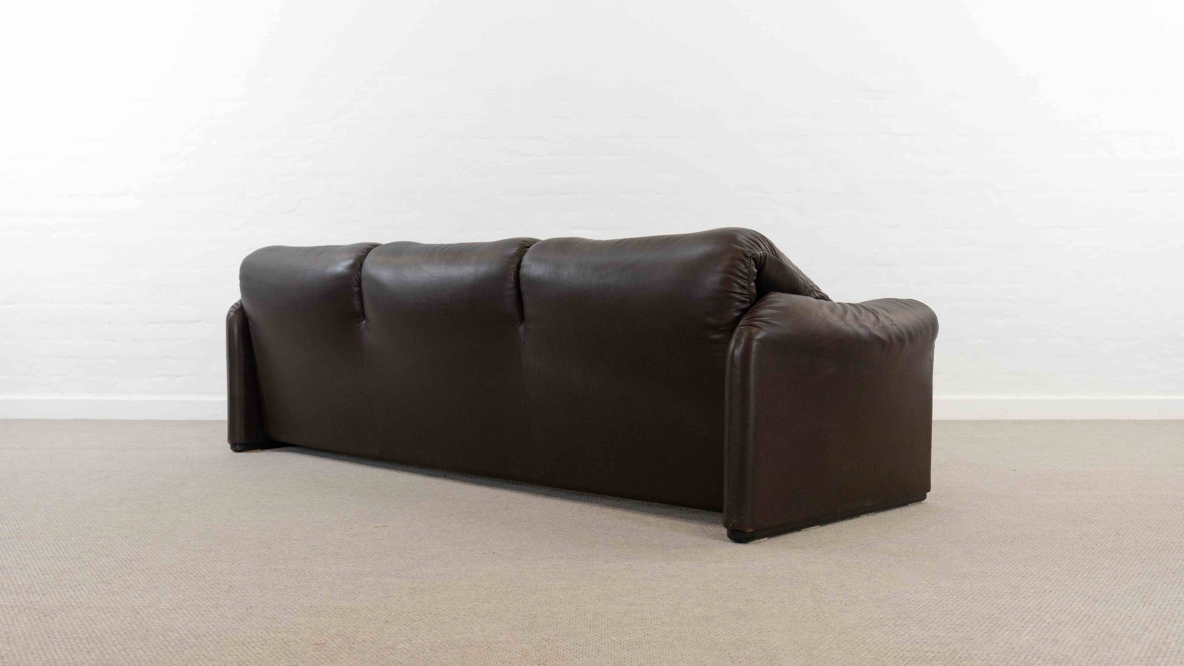 Cassina Maralunga 3seat-Sofa in darkbrown leather by Vico Magistretti