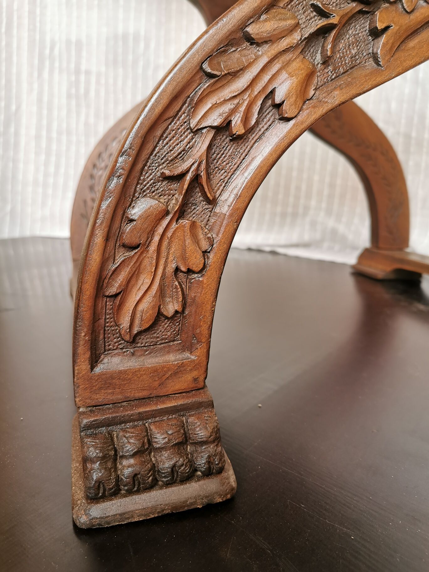 Dagobert, Curule chair