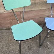 2 chaises en formica dépareillées mid century vintage 1960