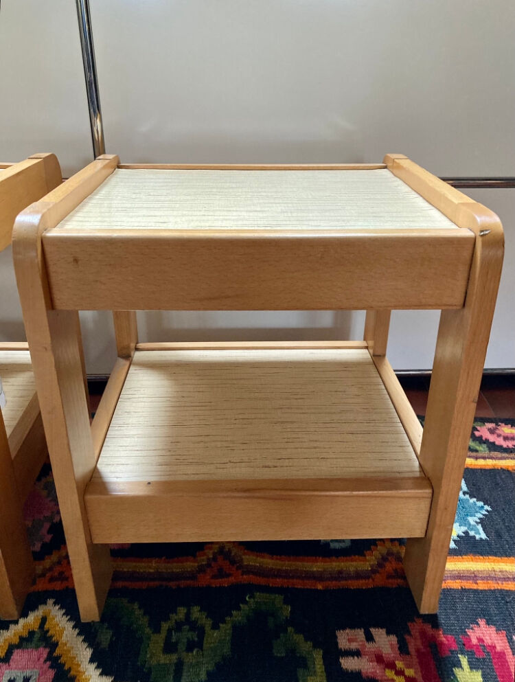 Paire de tables de chevet en orme