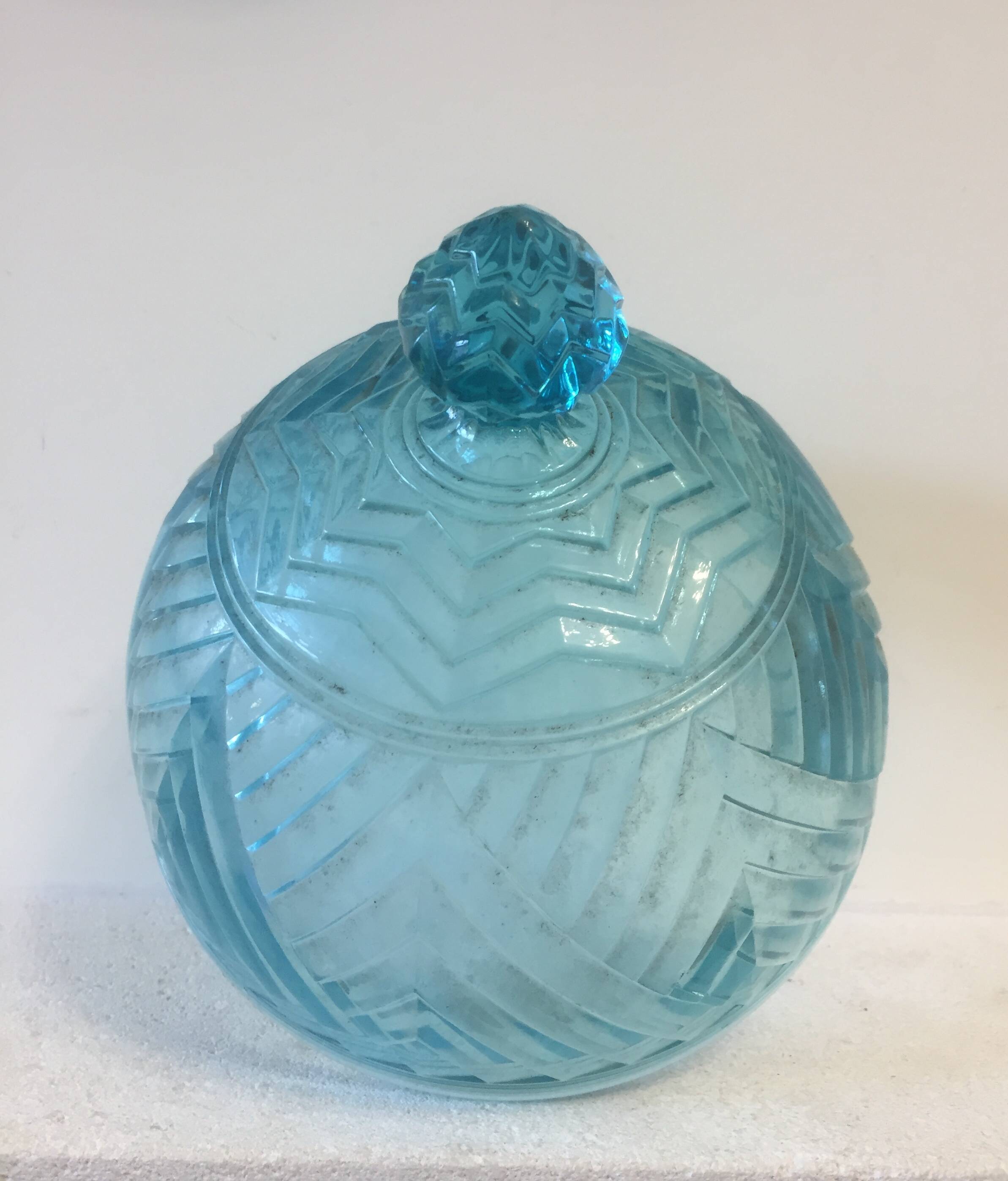 Cloche à fromage à dessert - verre moulé bleu - art déco . vintage