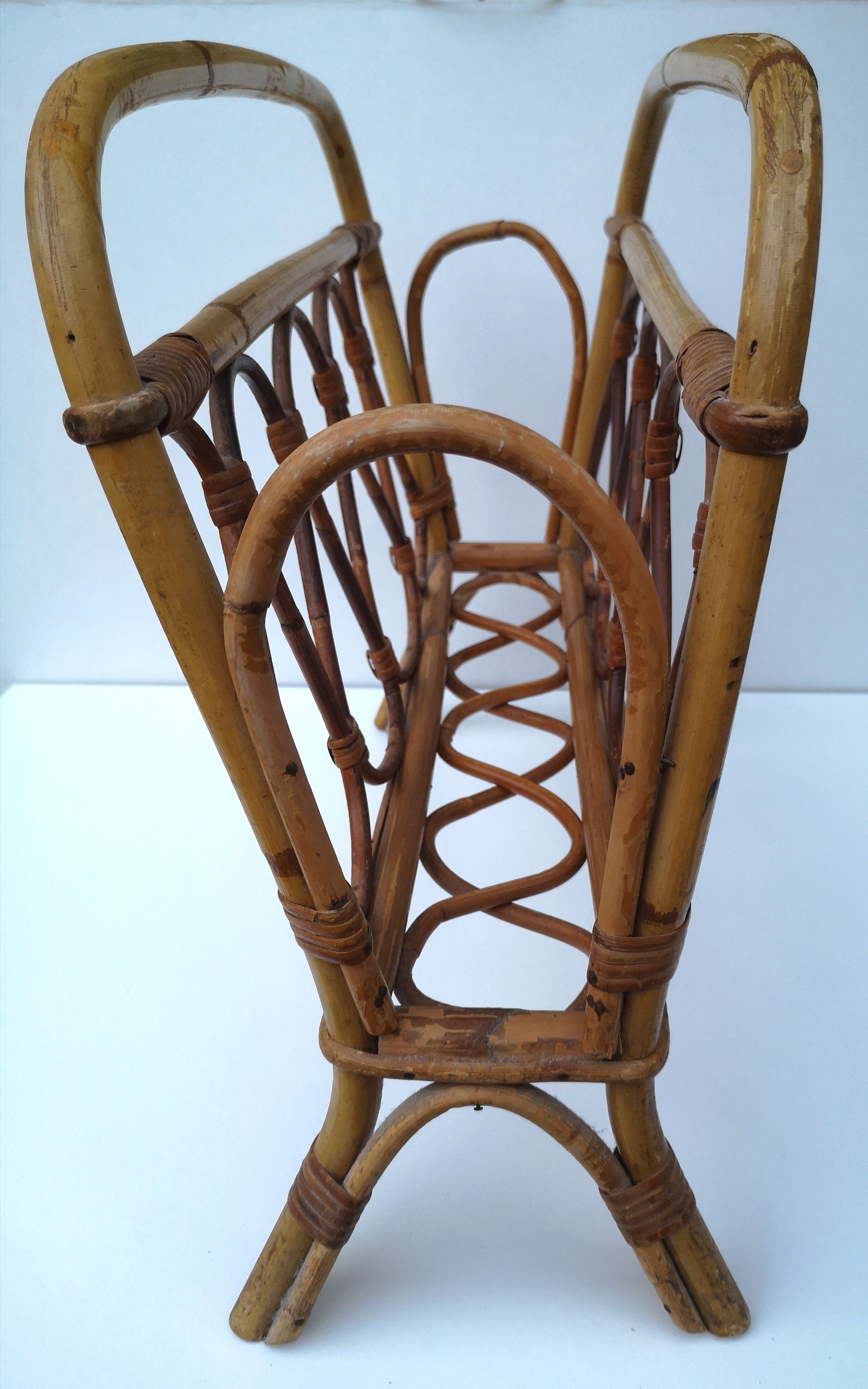 Vintage rattan magazine door