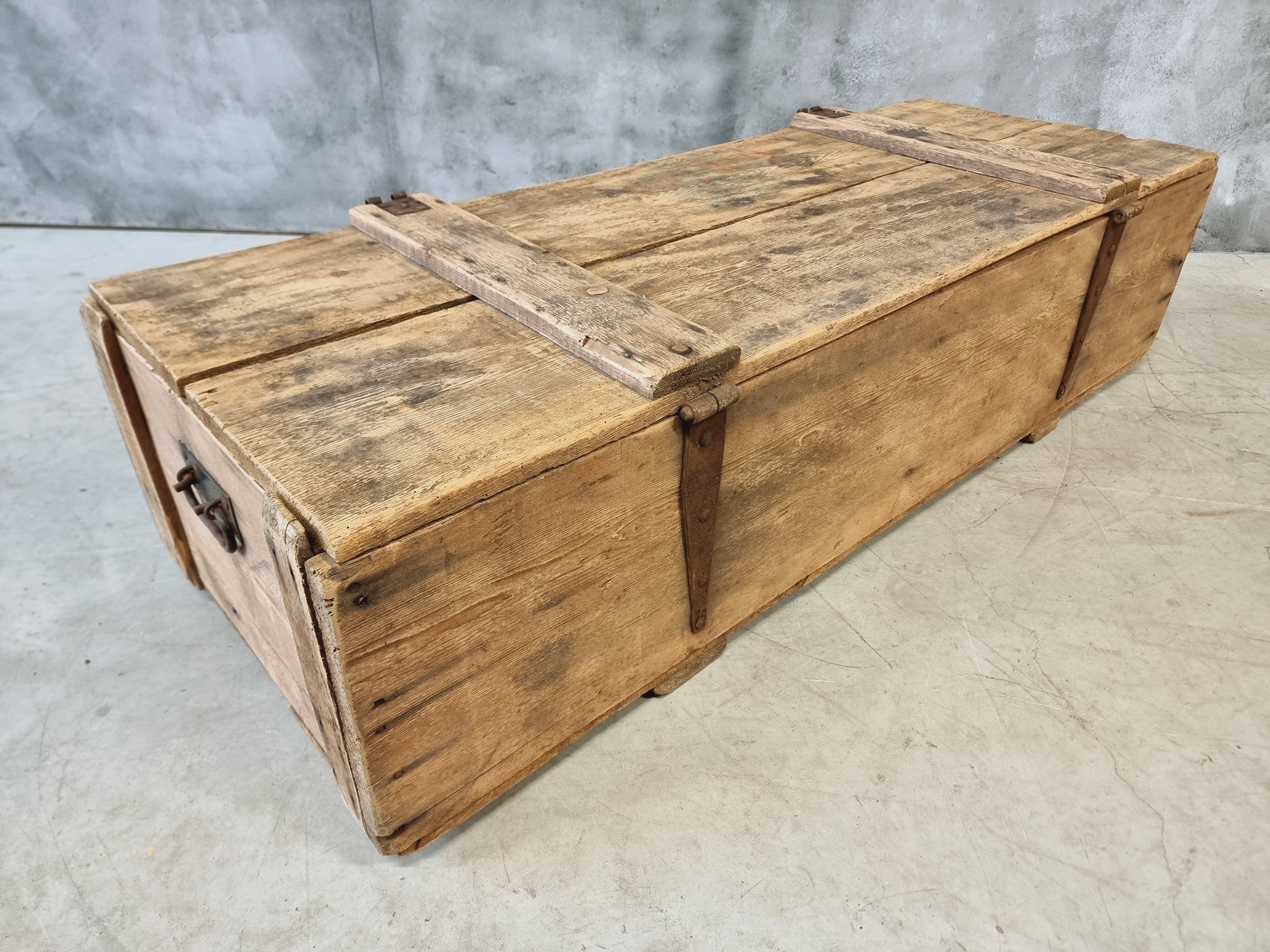 Coffre ancien table basse XIXe siècle 57x152 cm
