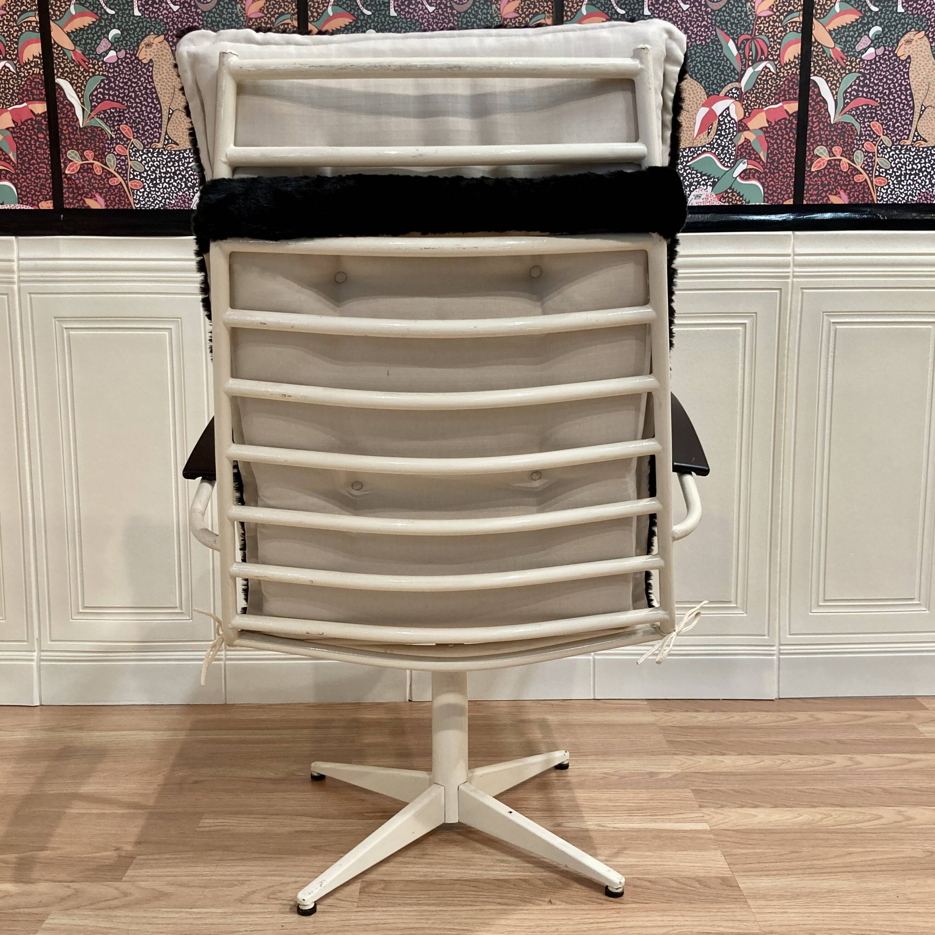 Set of 2 metal and bakelite armchairs design 1960.