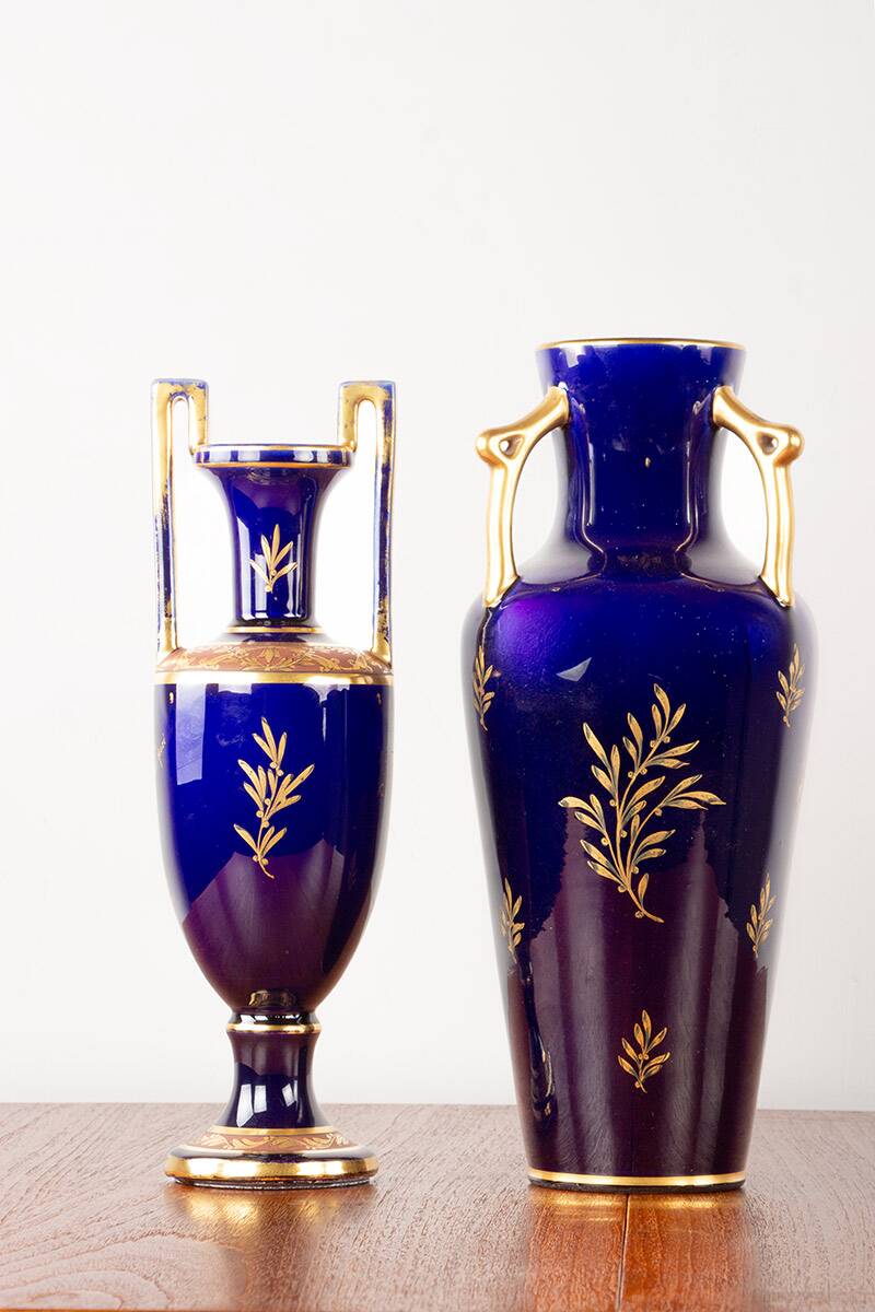 Neo-Classical style porcelain vase, cobal blue, Pinon-Heuzé 1930.