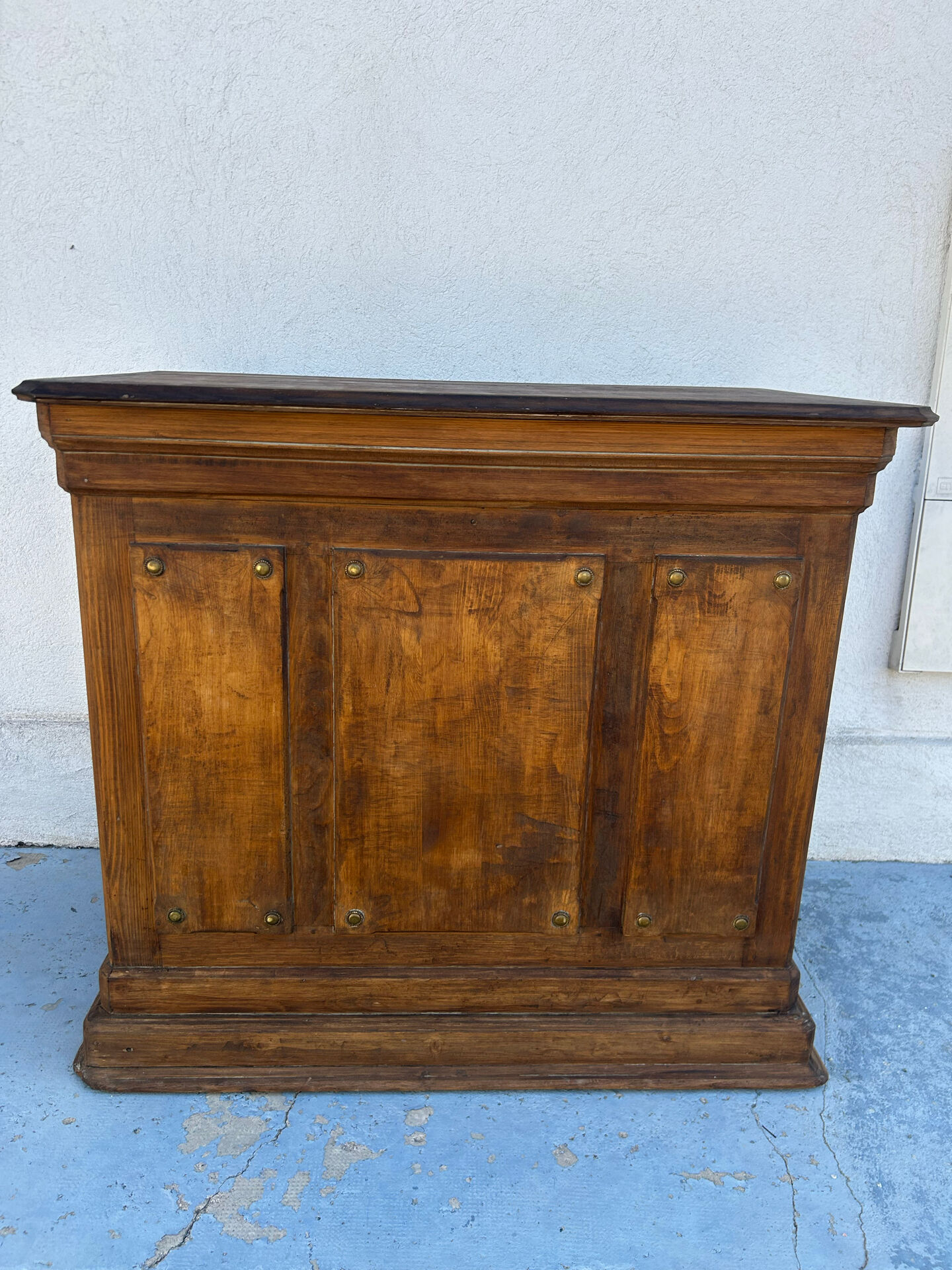 Old trade counter with cash register AMAX André Ray – Lyon