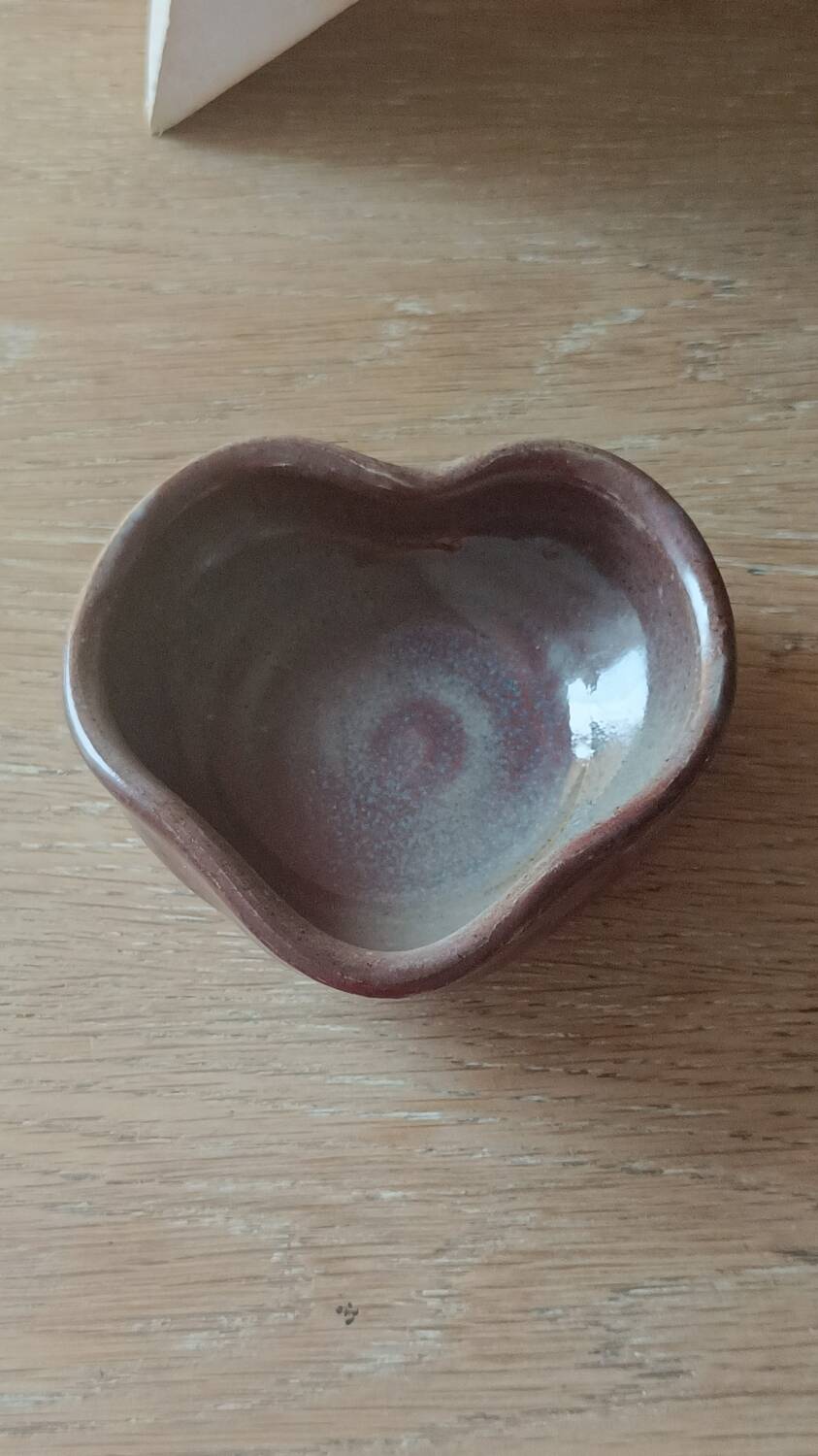Heart-shaped ceramic trinket tray