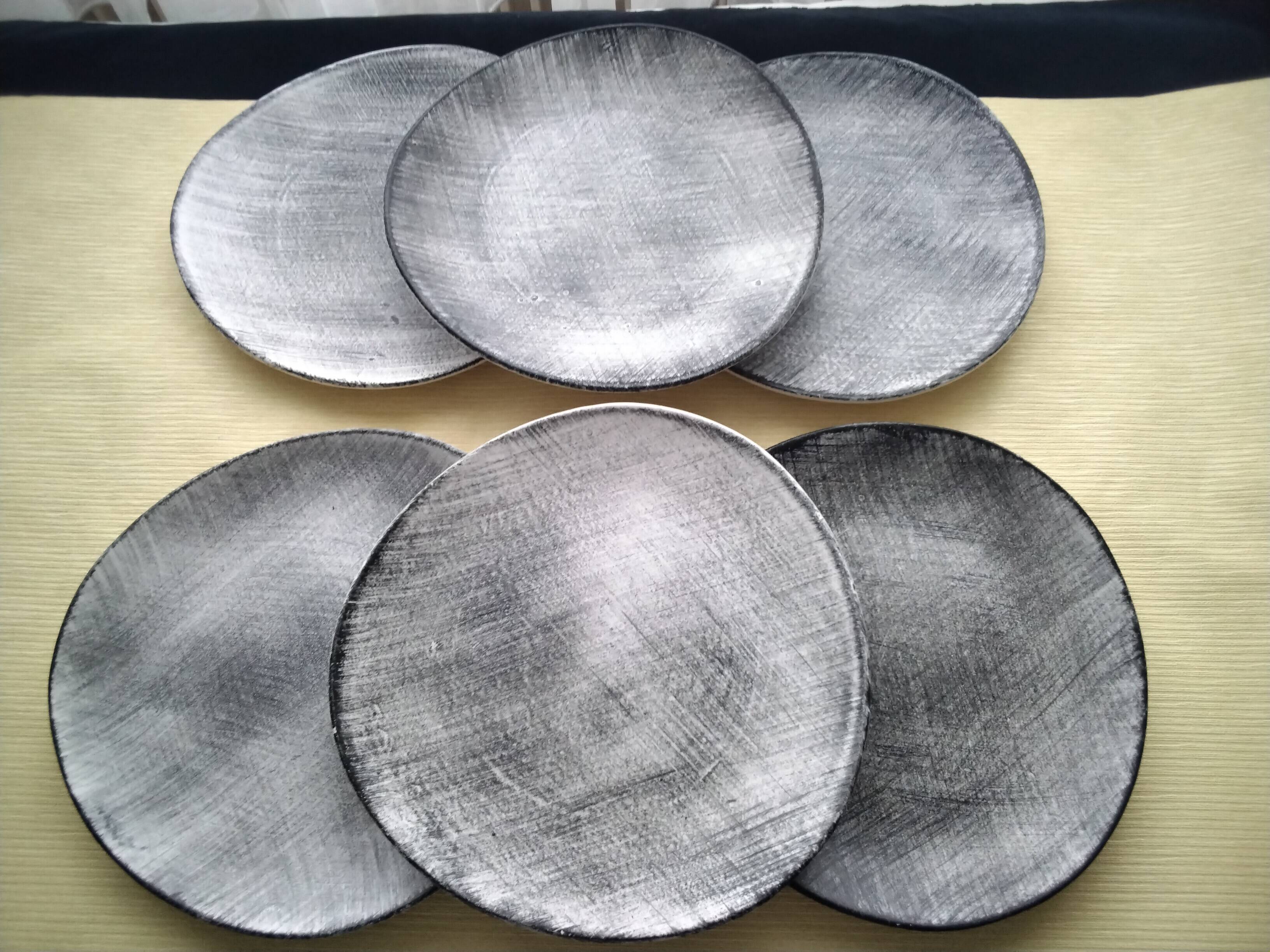 6 Flat plates in gray stoneware Crépuscule model