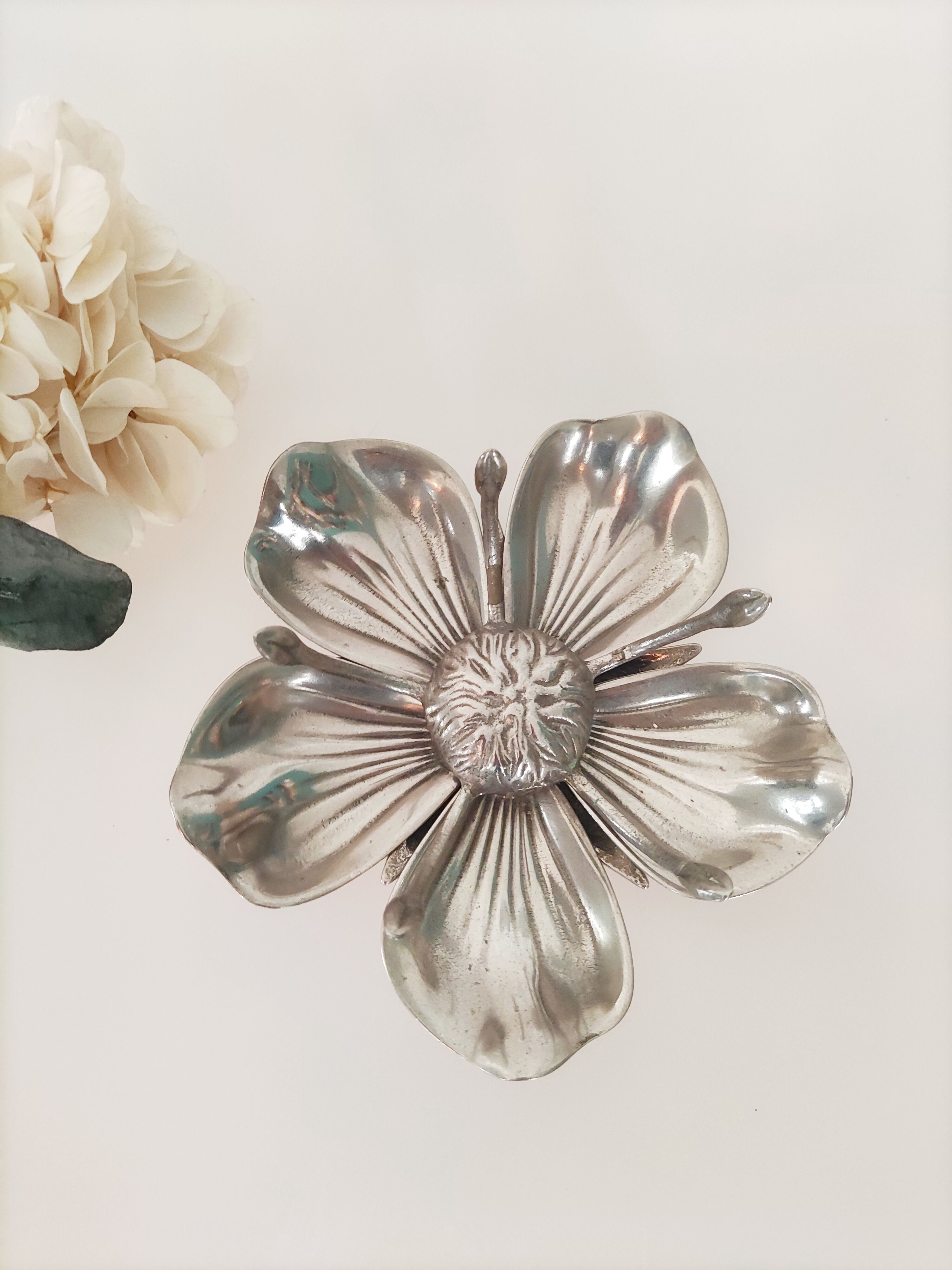Silver metal flower ashtray