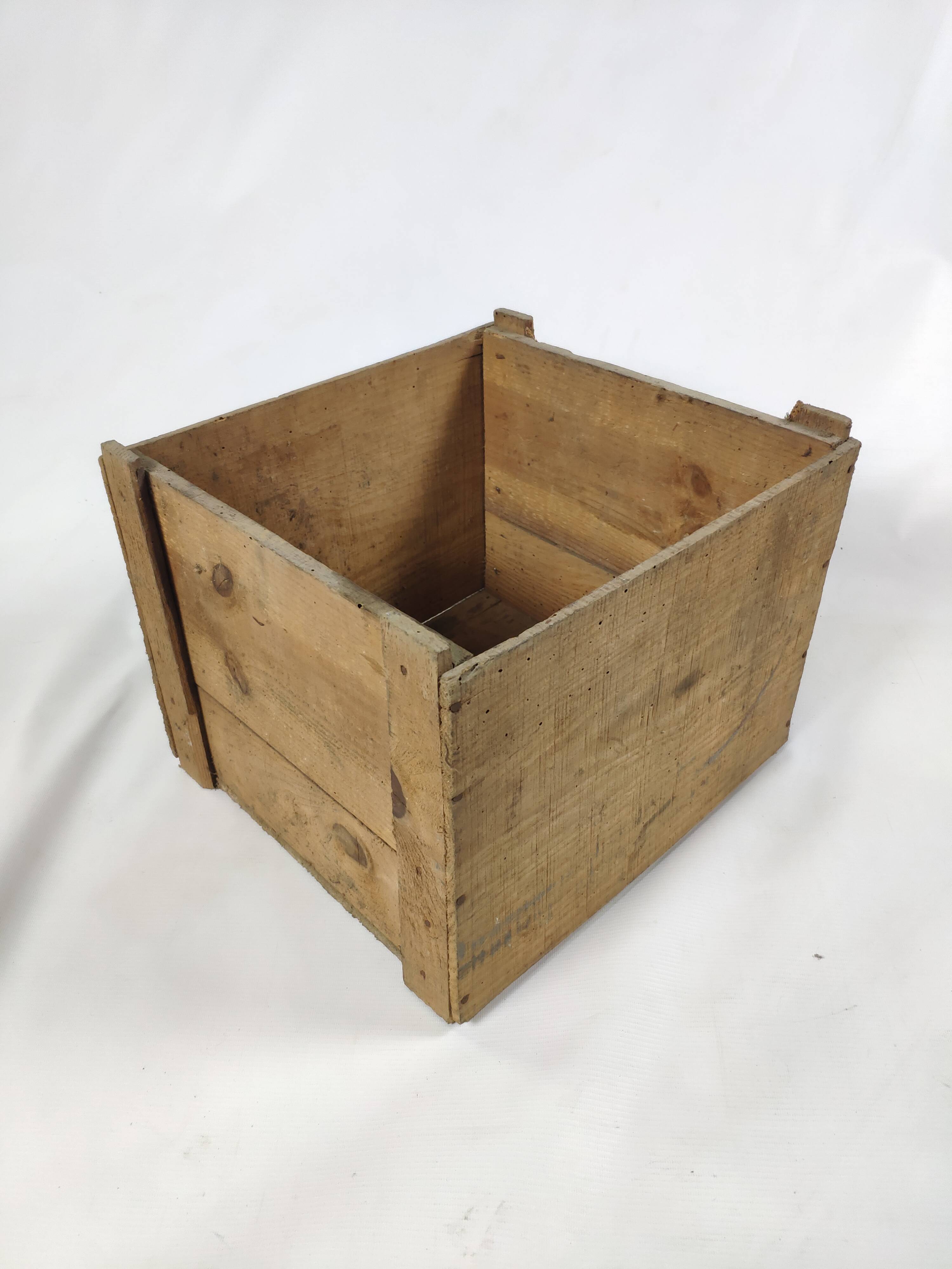 Small wooden transport crate