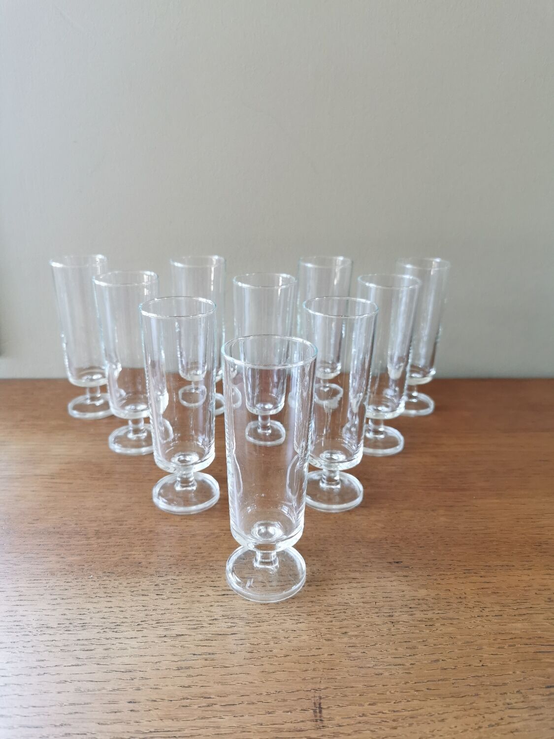 Suite of 10 vintage champagne flutes