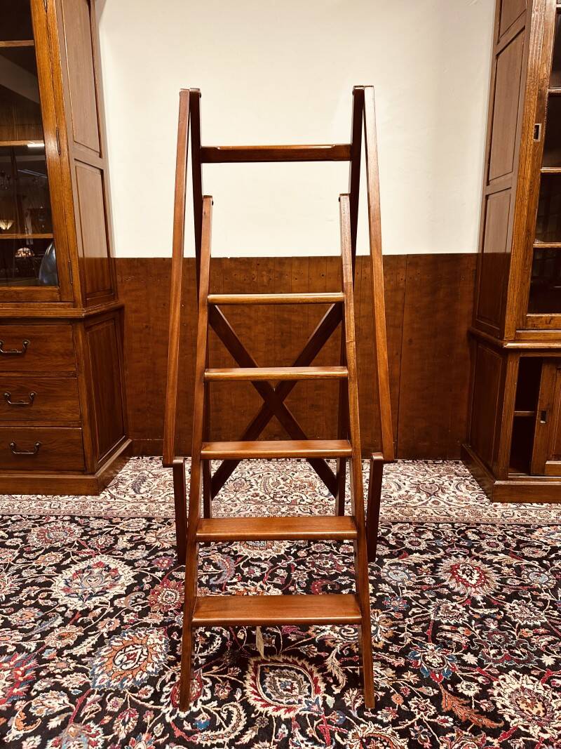 Escalier de bibliothèque antique
