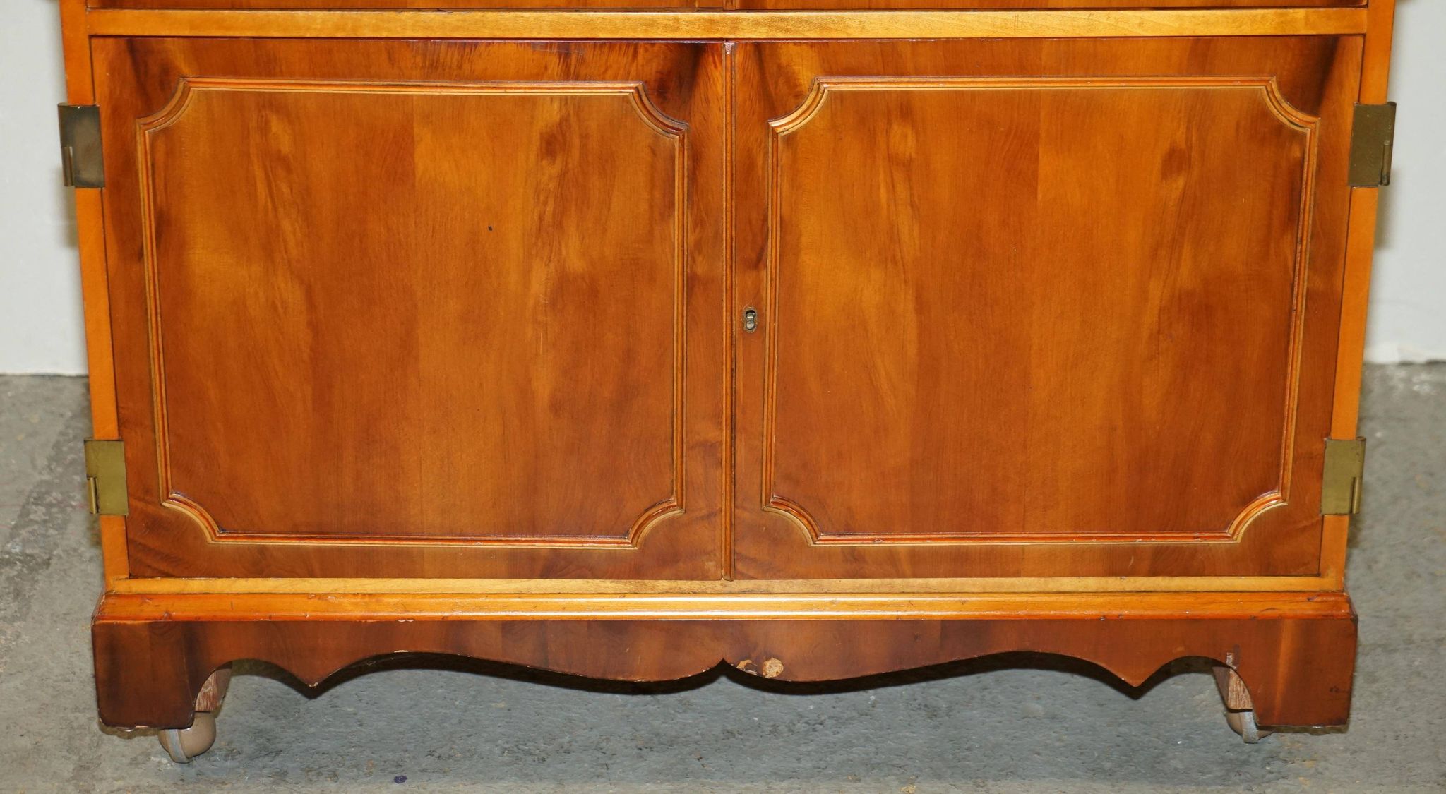 Wooden buffet TV in yew Abbey Craft Mid-Century Modern Sheraton details