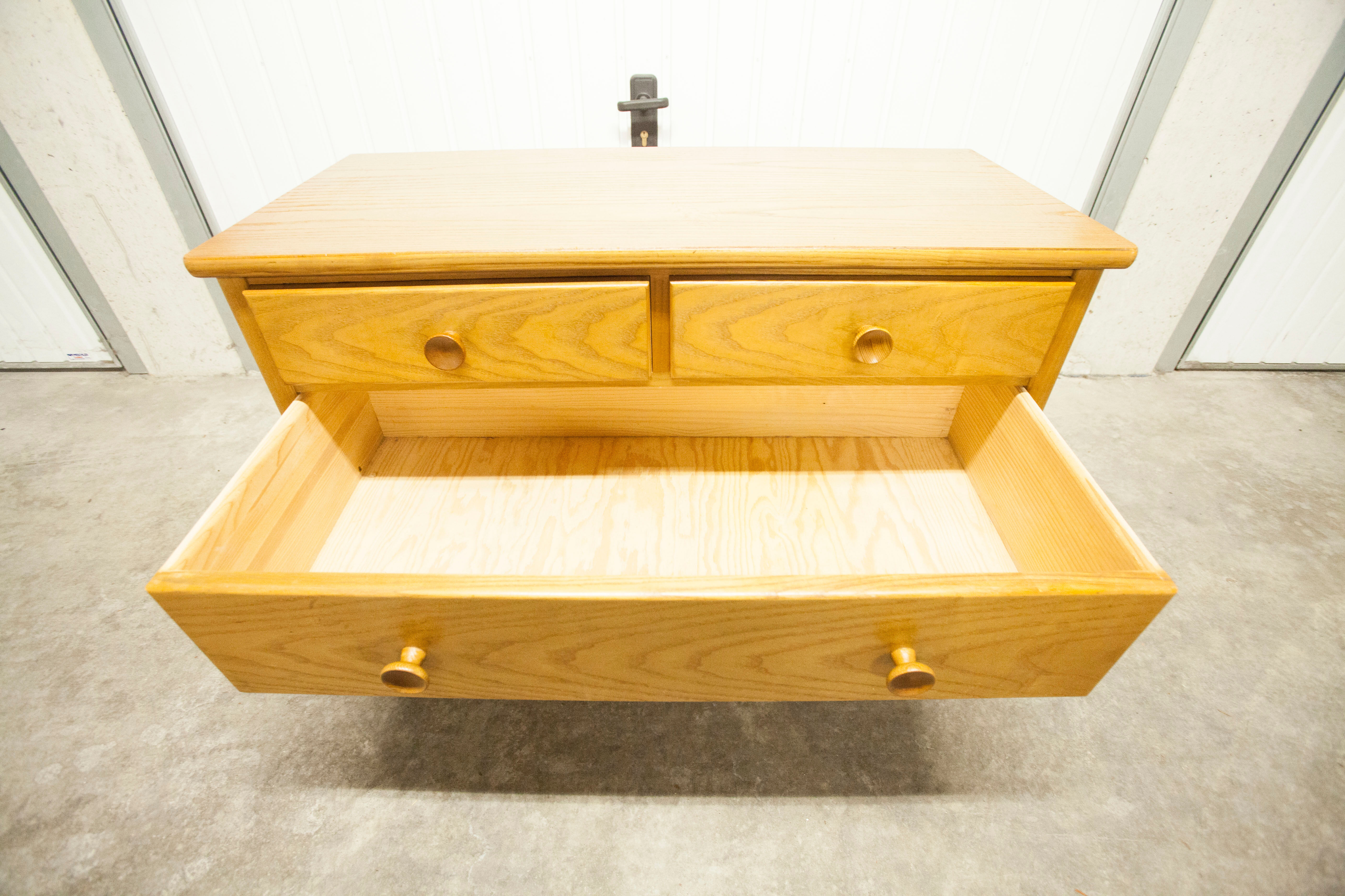 Commode des années 70 en pin 4 tiroirs 1m de large
