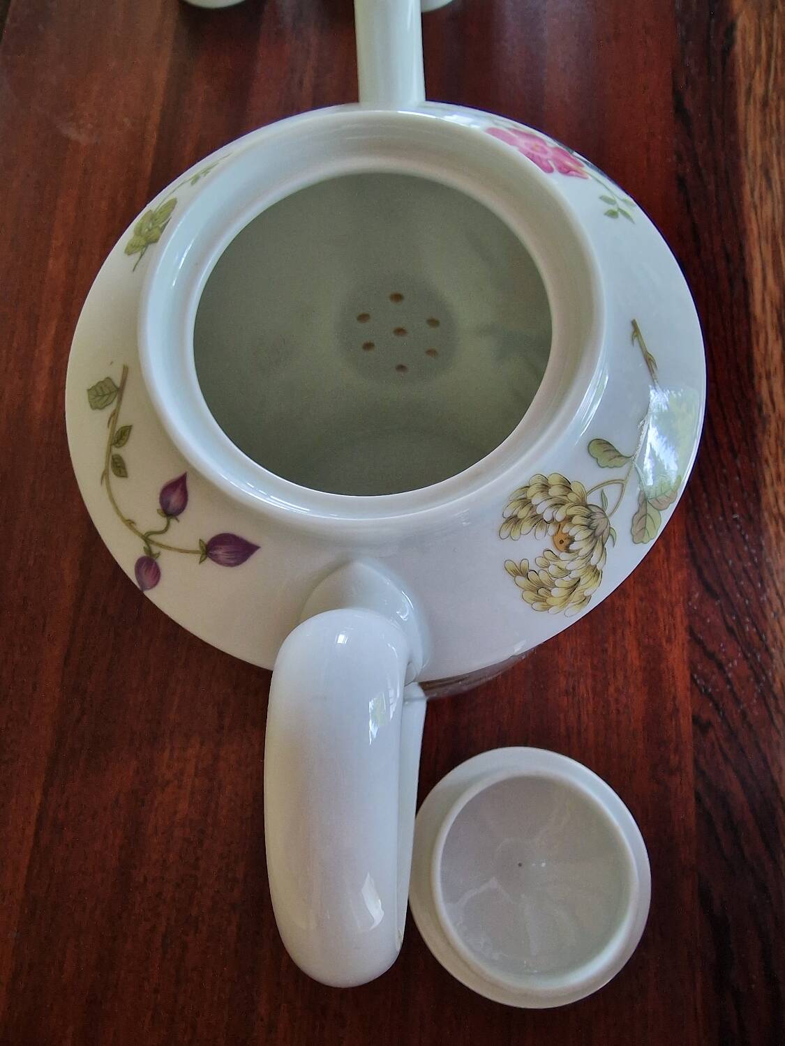 Limoges porcelain coffee pot, teapot or teapot by Reynaud et Cie.