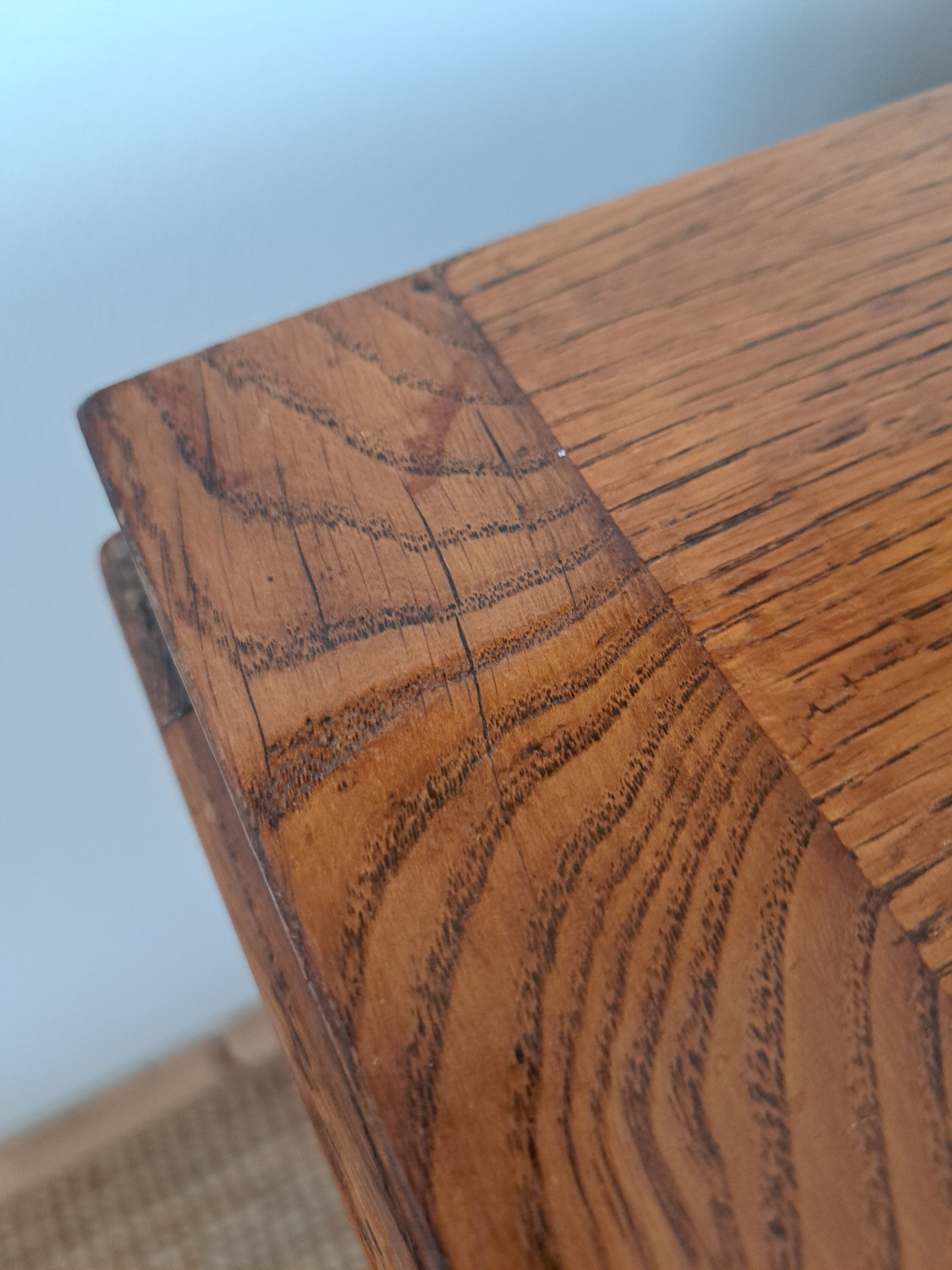 Oak chest of drawers from the 1950s.