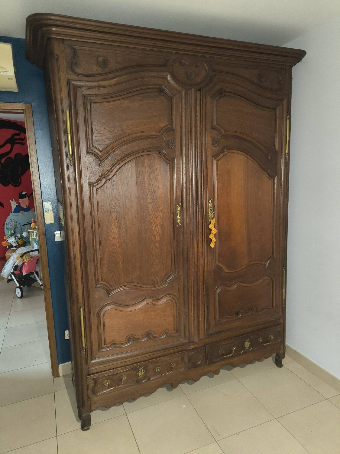 Lorraine wardrobe in solid oak from the 18th century.